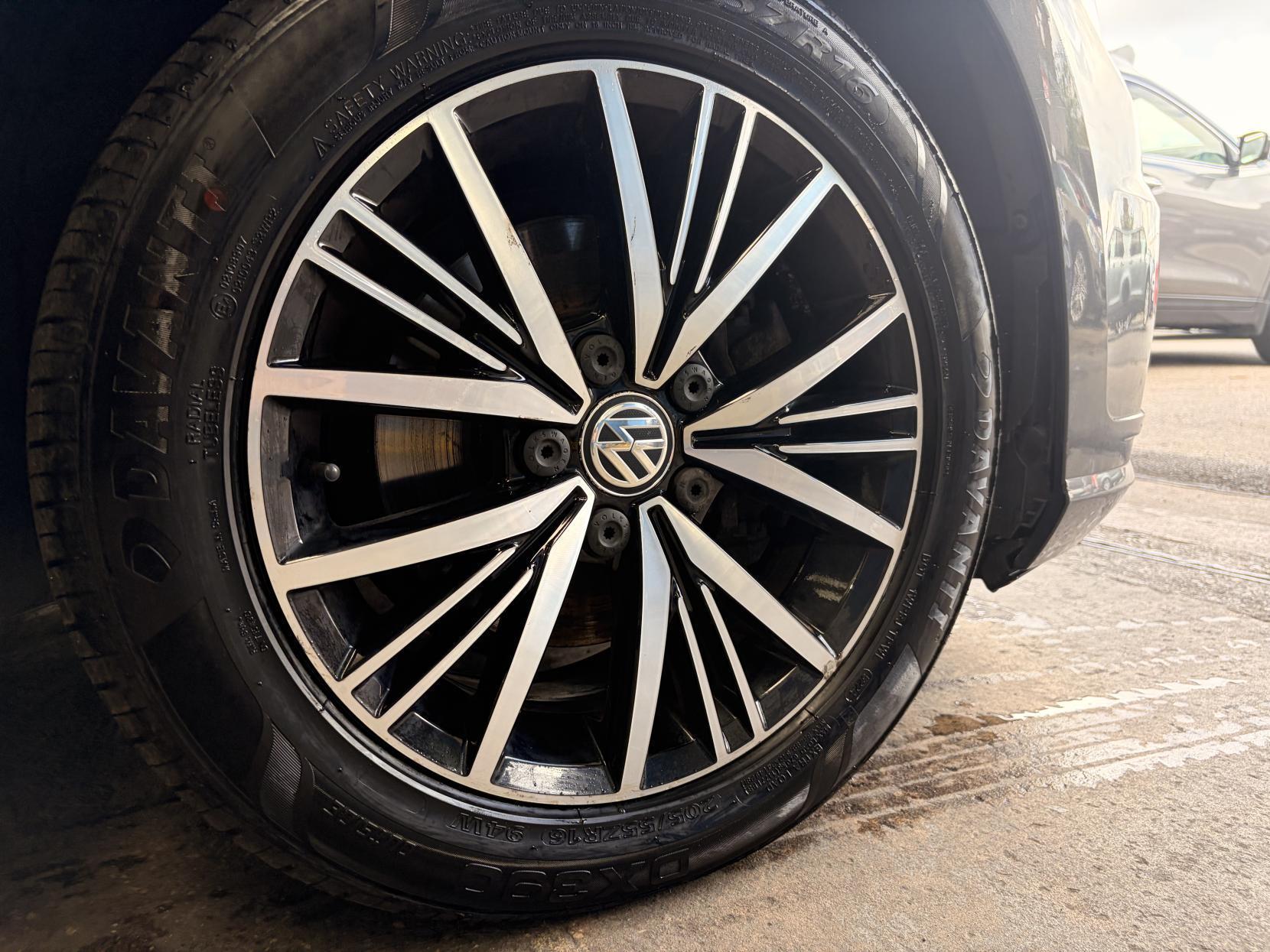 Volkswagen Golf - Image 14