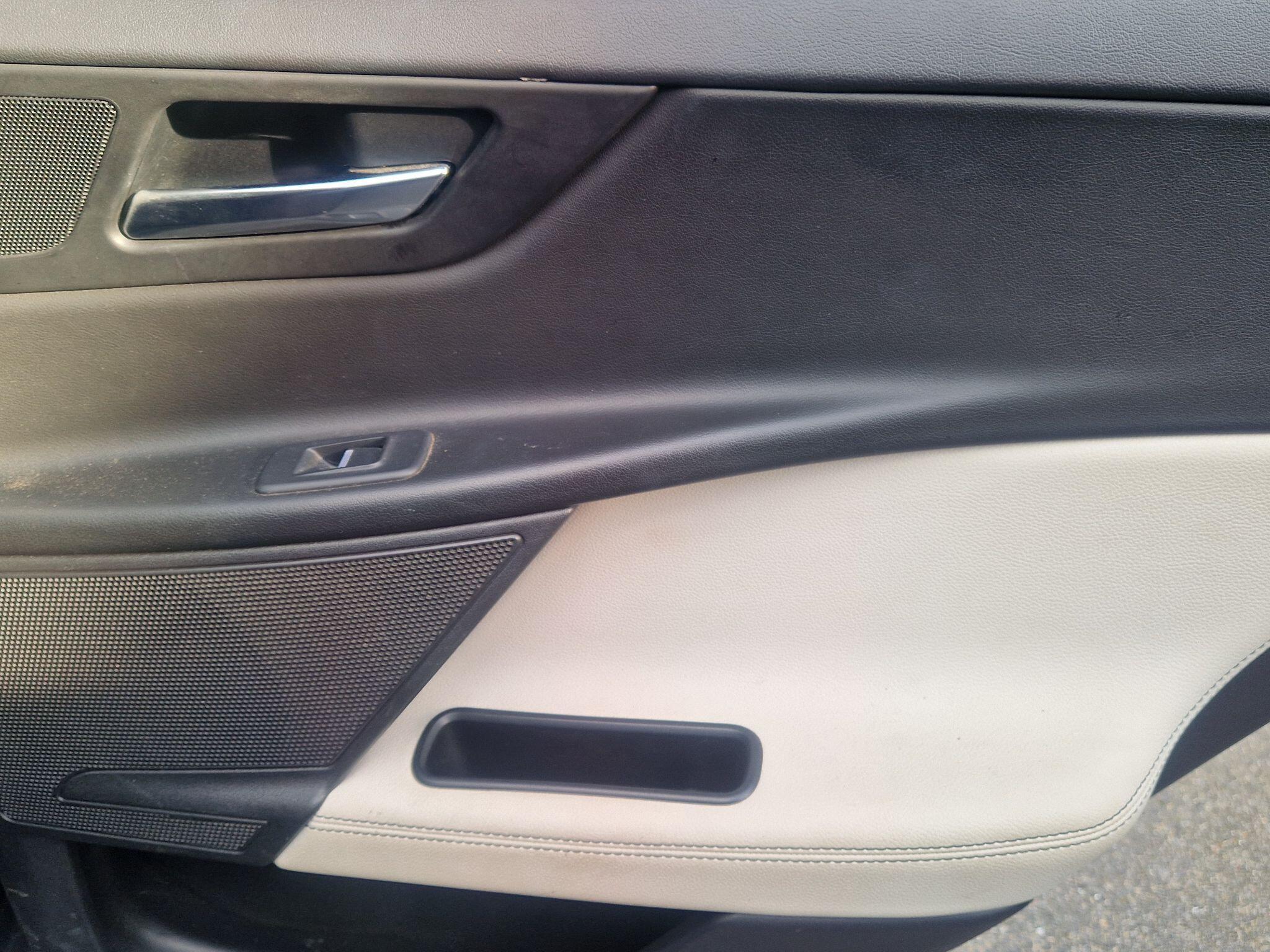 Jaguar XE - Image 35