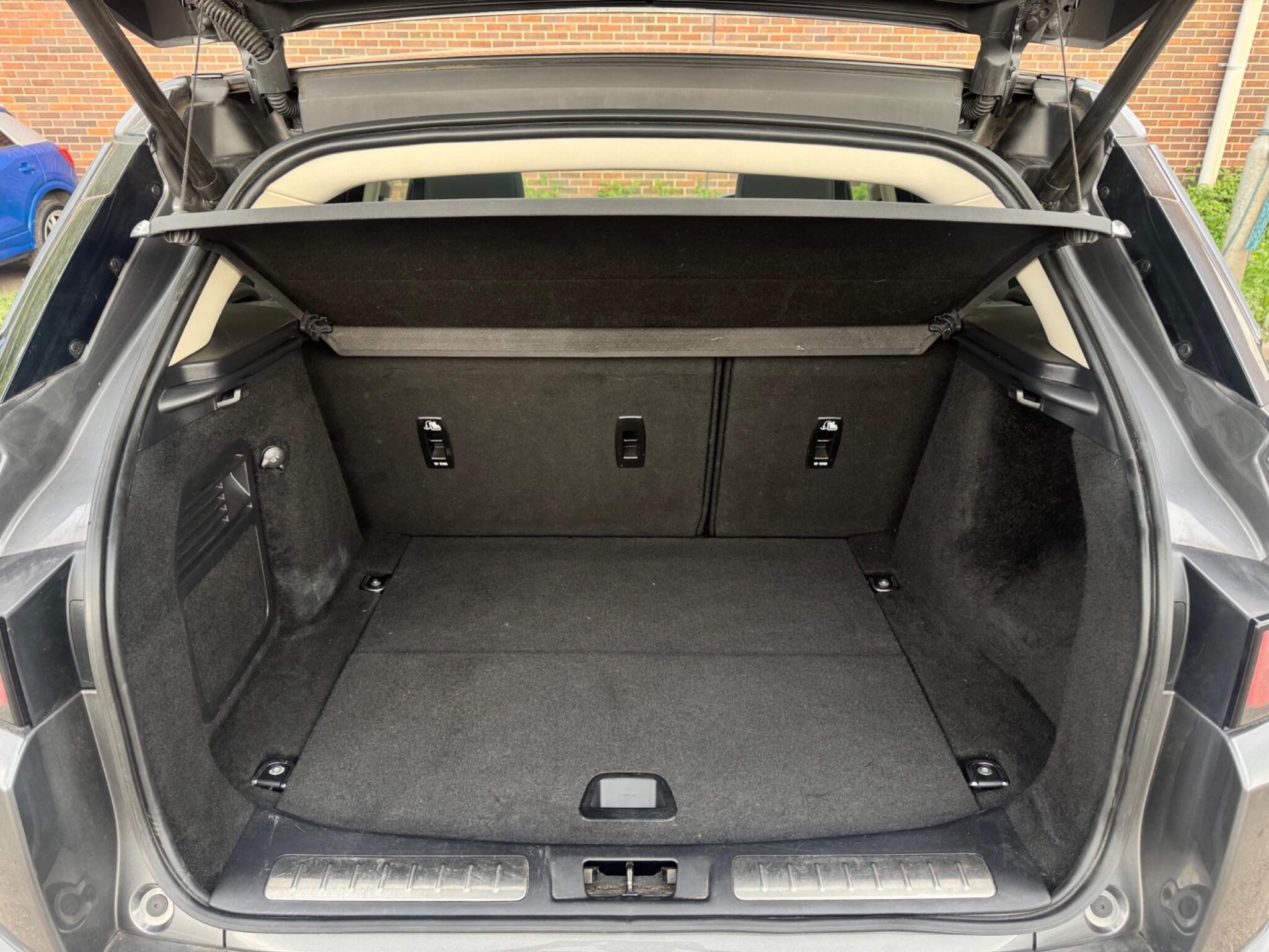 Land Rover Range Rover Evoque - Image 19