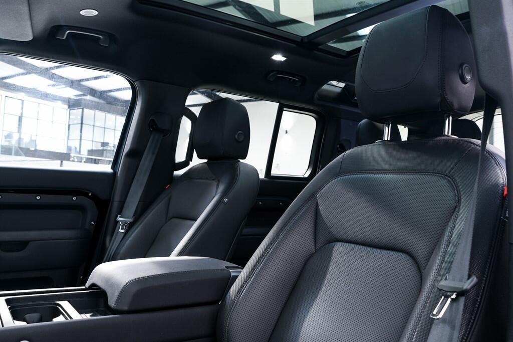 Land Rover Defender 110 - Image 23