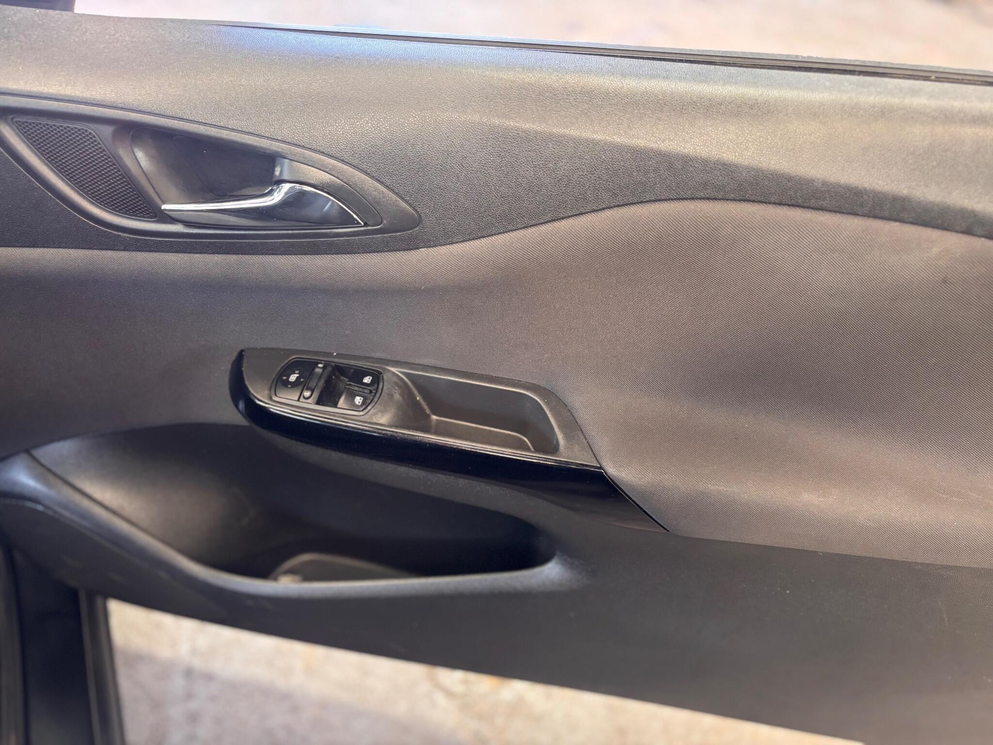 Vauxhall Corsa - Image 14