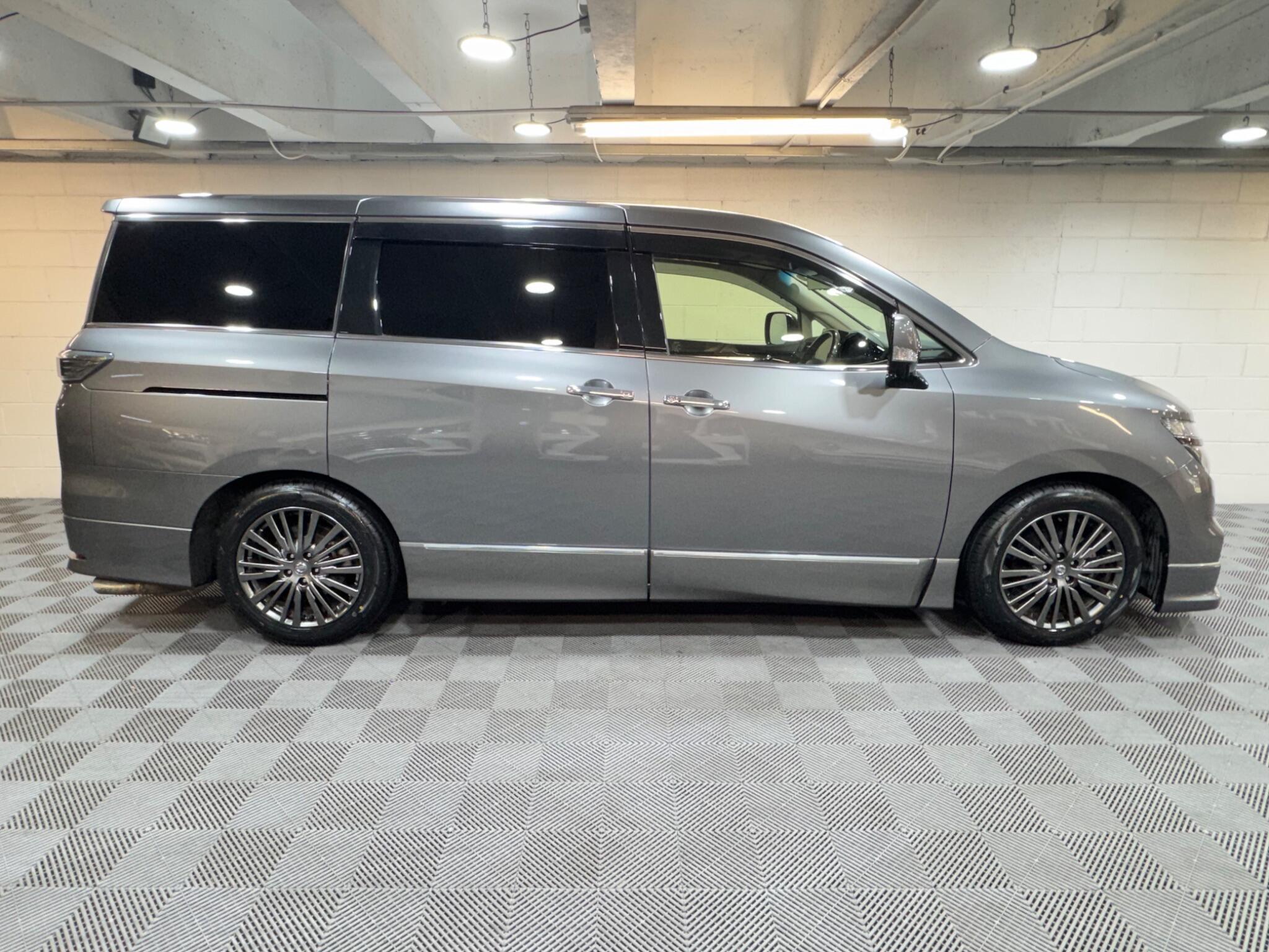 Nissan Elgrand - Image 5