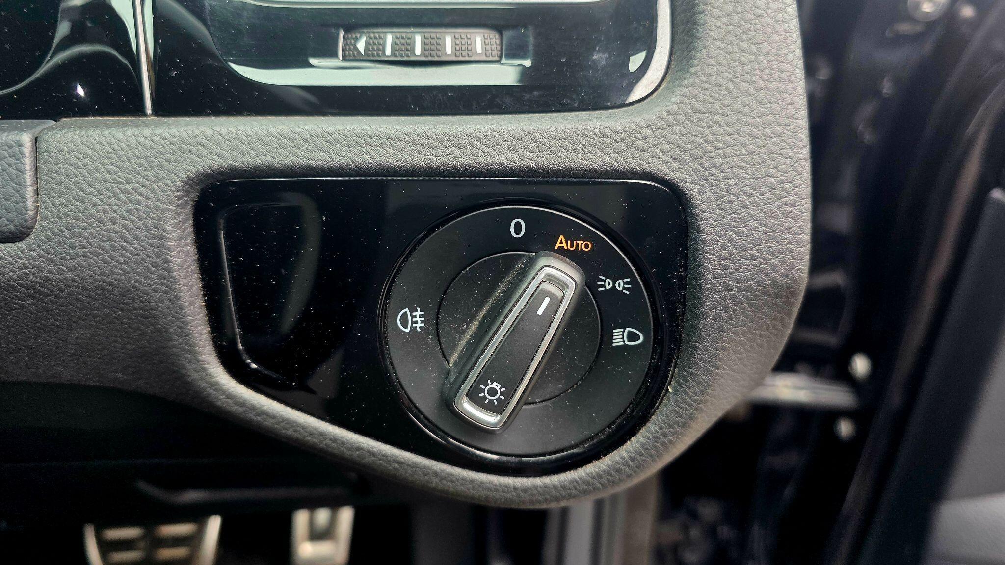 Volkswagen Golf - Image 25