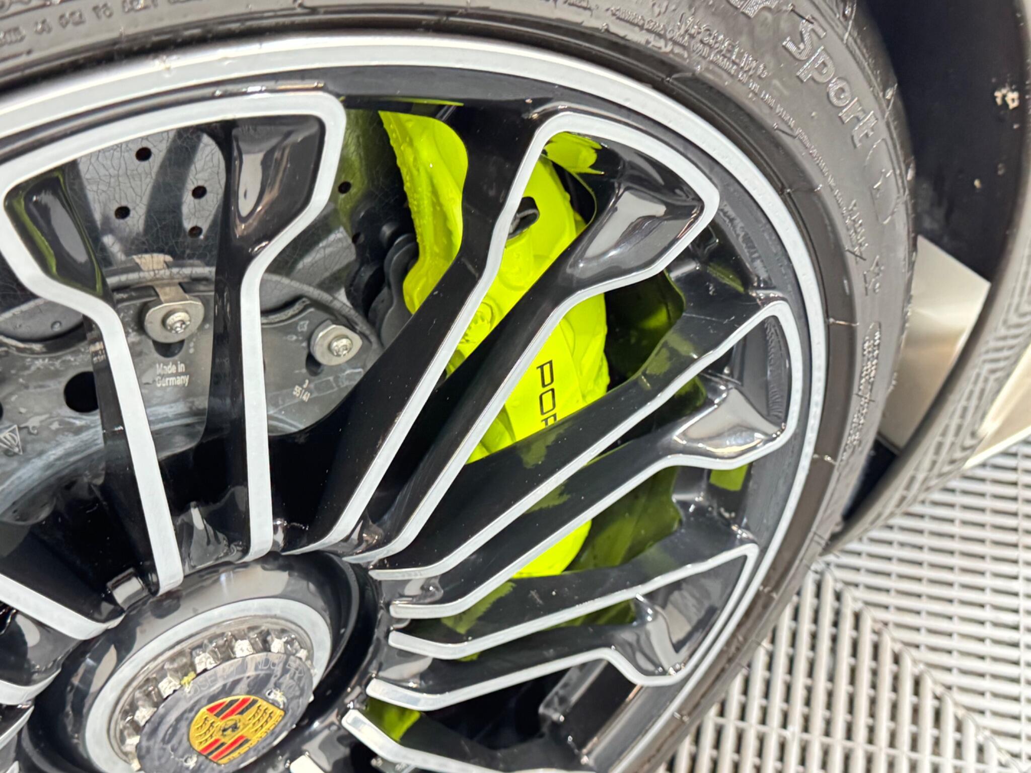 Porsche 918 - Image 14