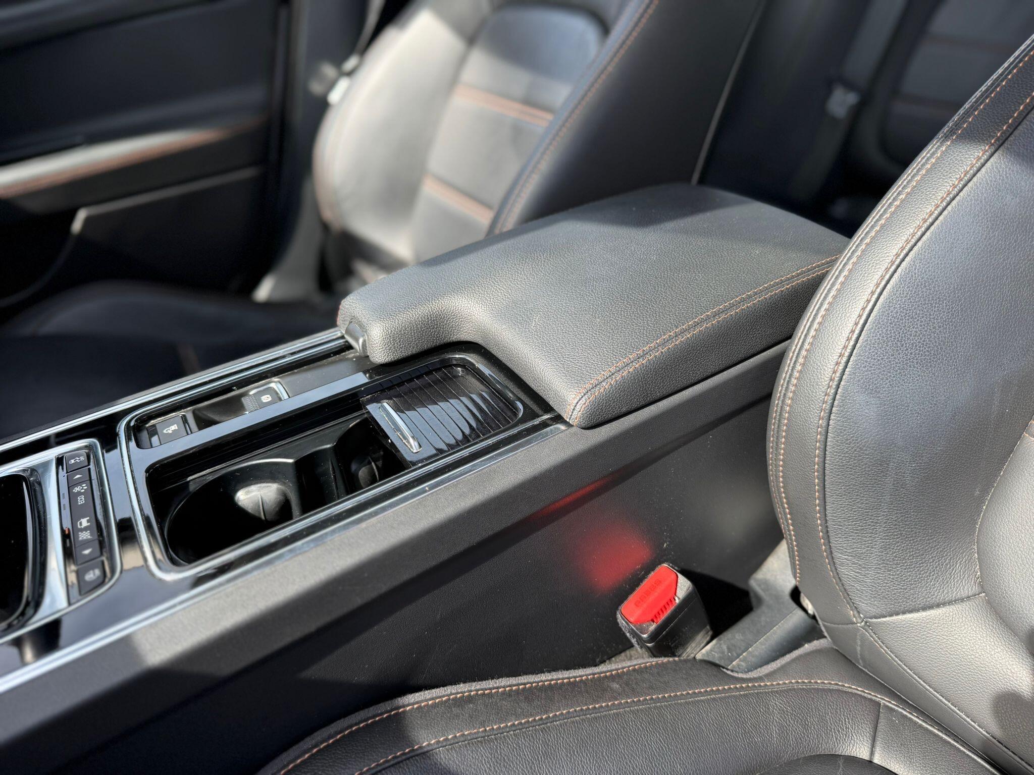 Jaguar XE - Image 50