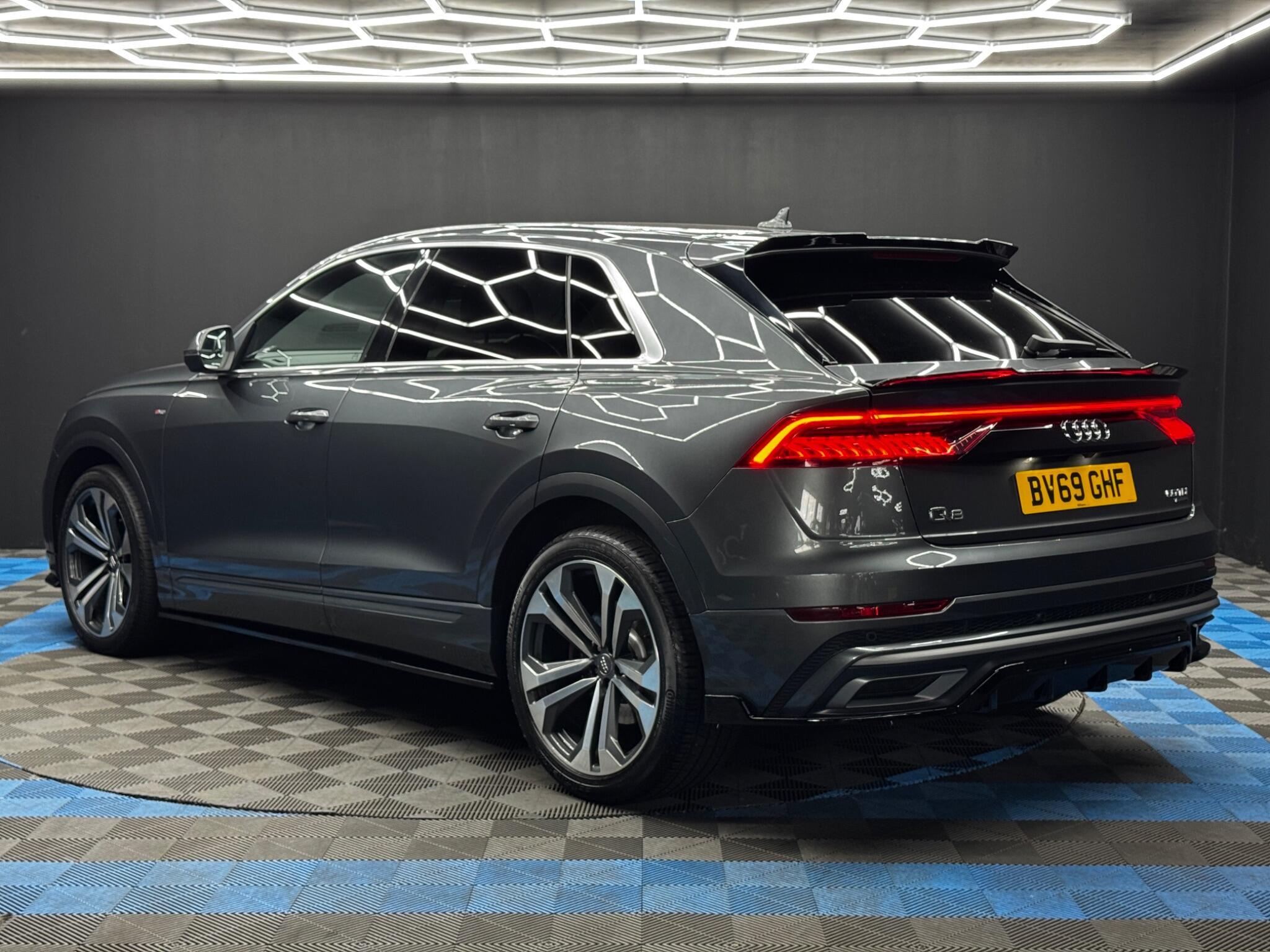 Audi Q8 - Image 7