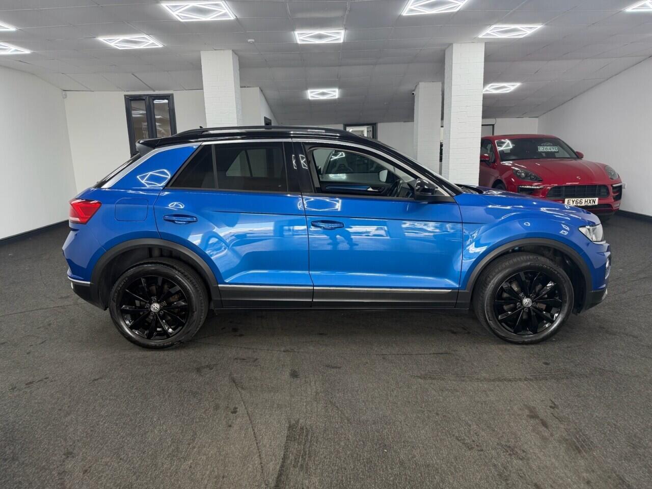 Volkswagen T-Roc - Image 3