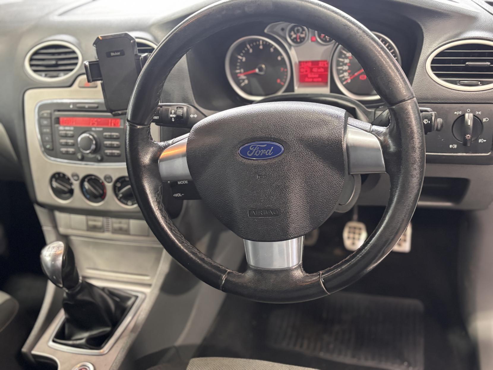 Ford Focus - Image 17