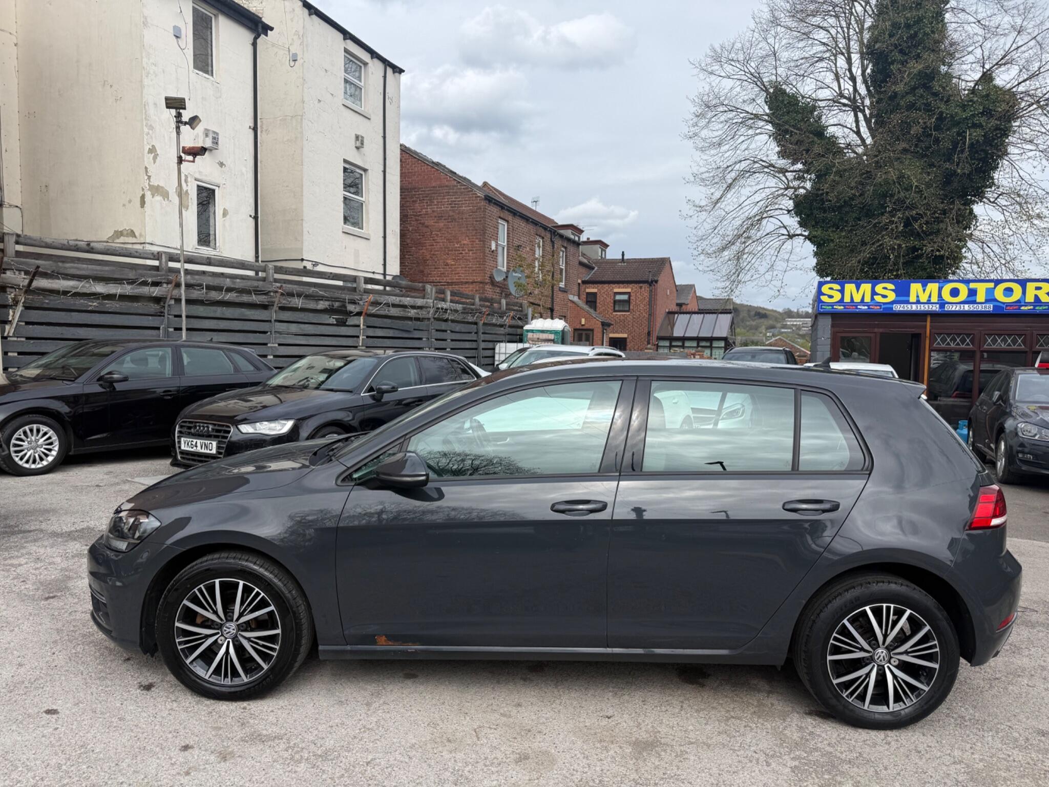 Volkswagen Golf - Image 4