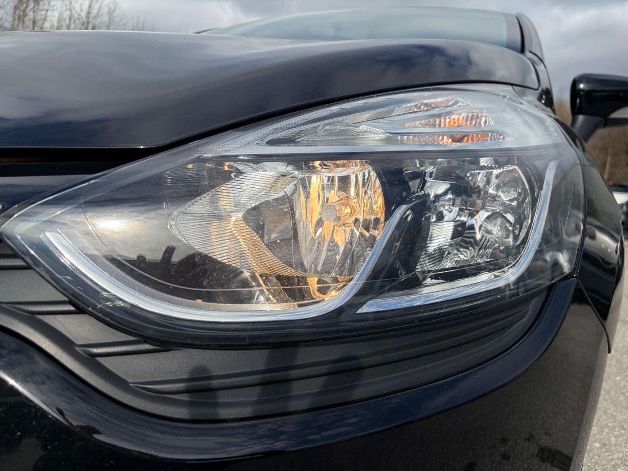 Renault Clio - Image 34