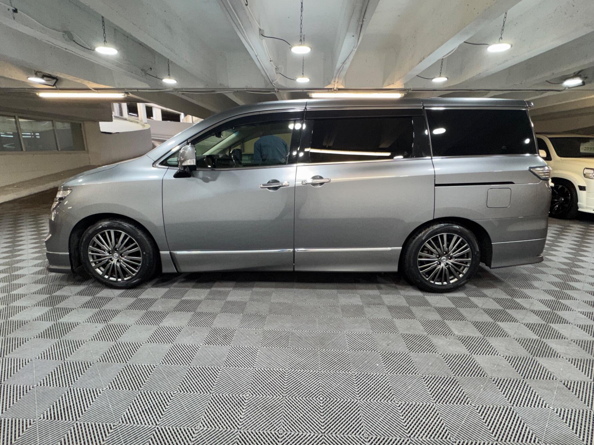 Nissan Elgrand - Image 2