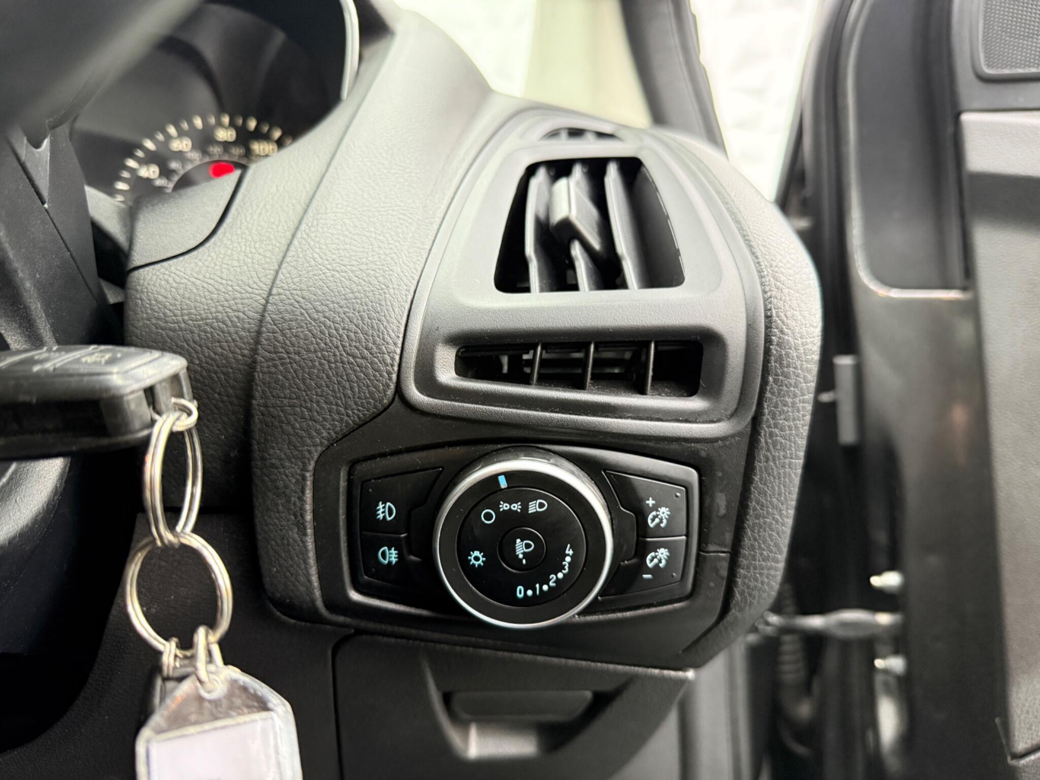 Ford Focus - Image 31