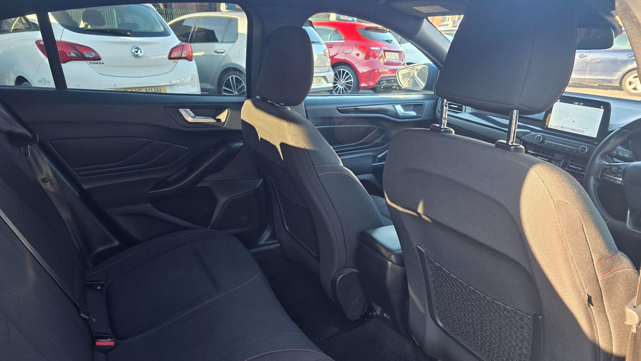 Ford Focus - Image 18