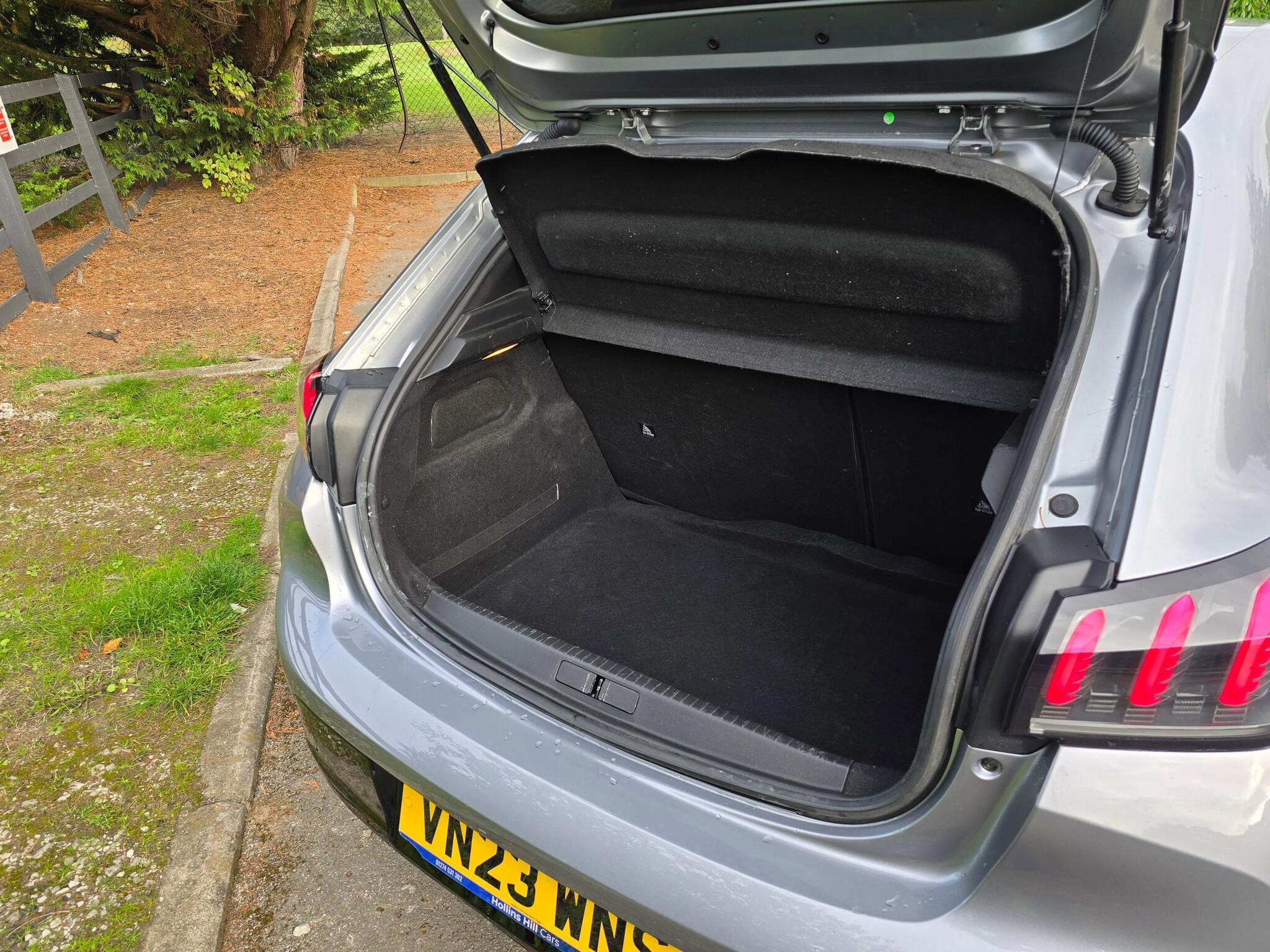 Peugeot 208 - Image 6