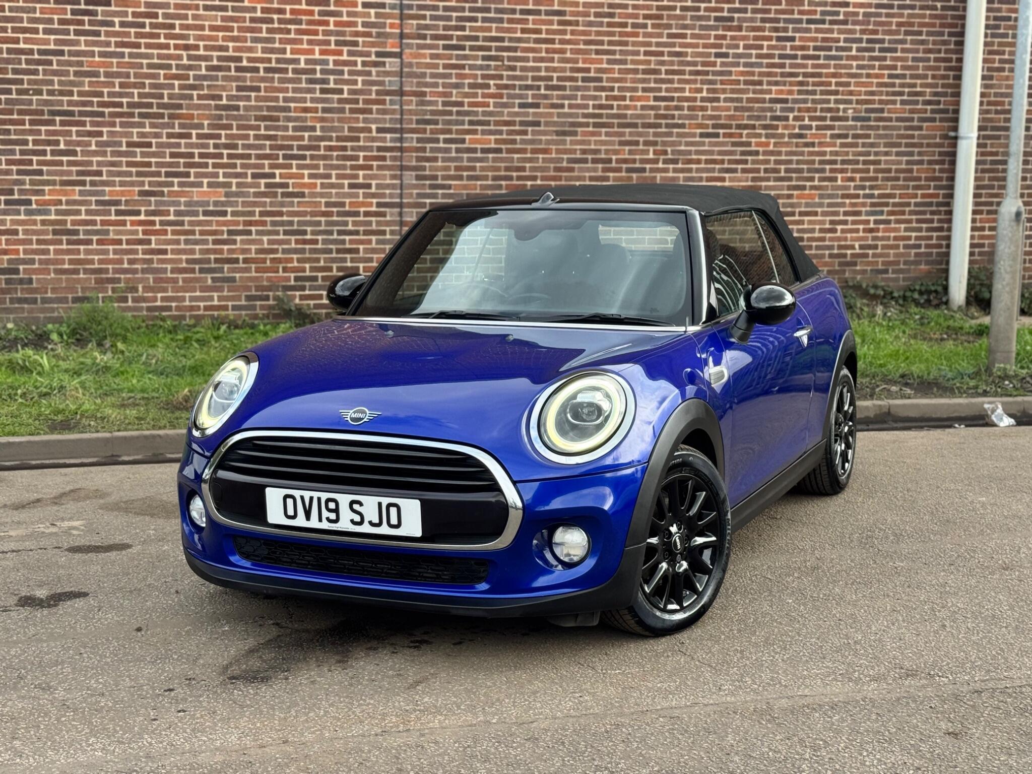 MINI Convertible - Image 12