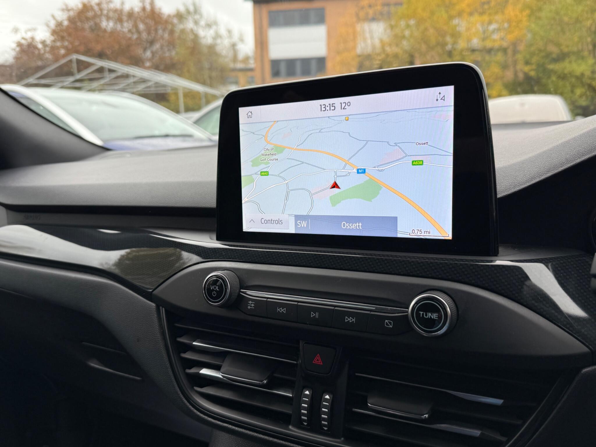 Ford Focus - Image 25