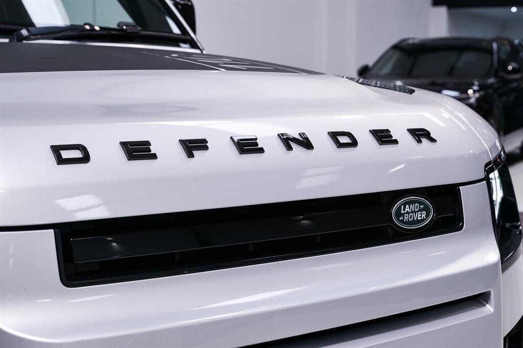 Land Rover Defender 110 - Image 12