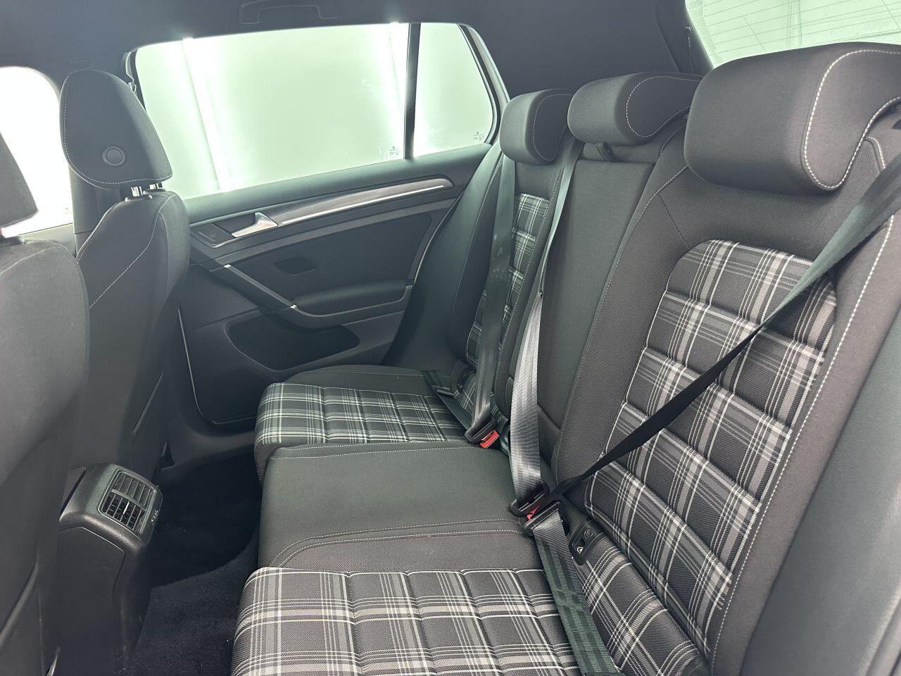 Volkswagen Golf - Image 13