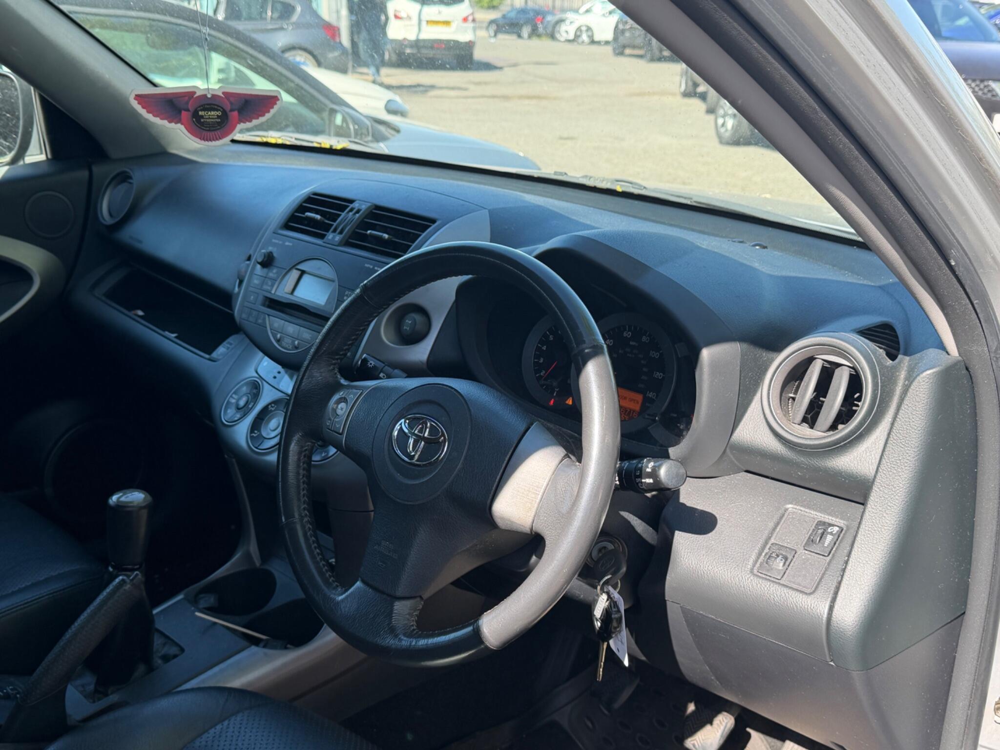Toyota RAV4 - Image 2