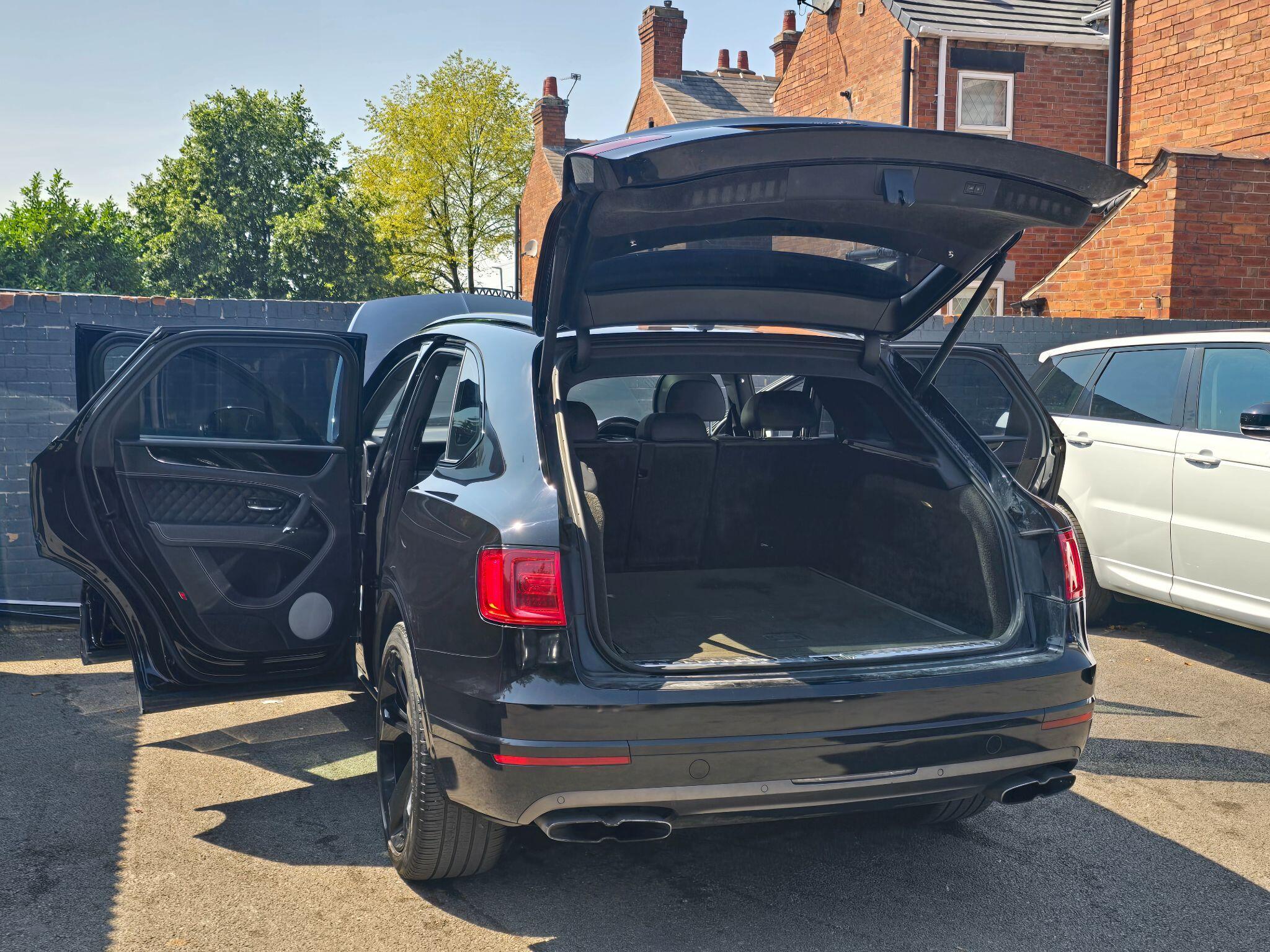 Bentley Bentayga - Image 19