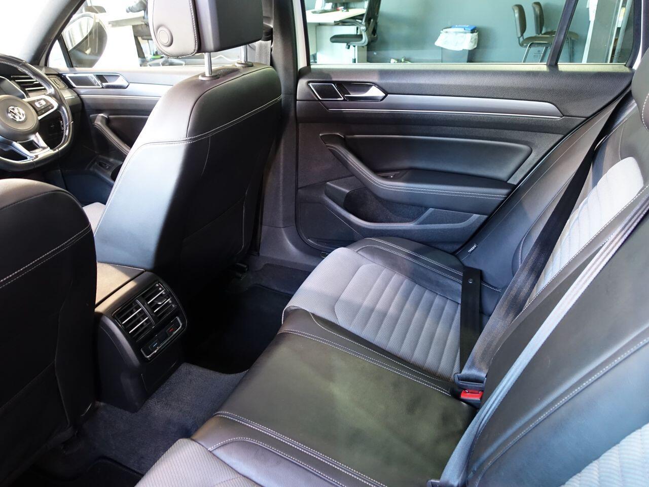 Volkswagen Passat - Image 23