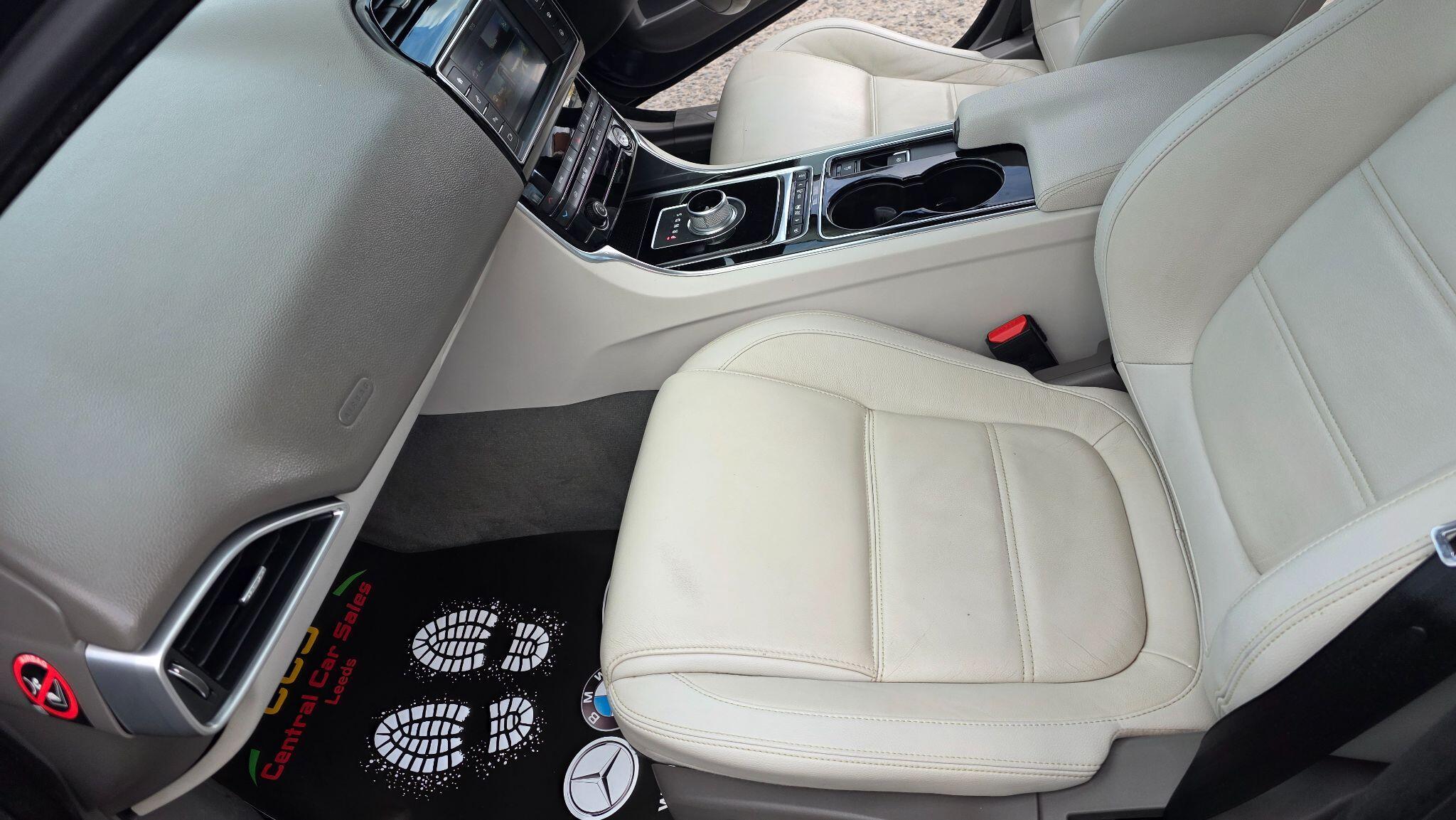 Jaguar XE - Image 33