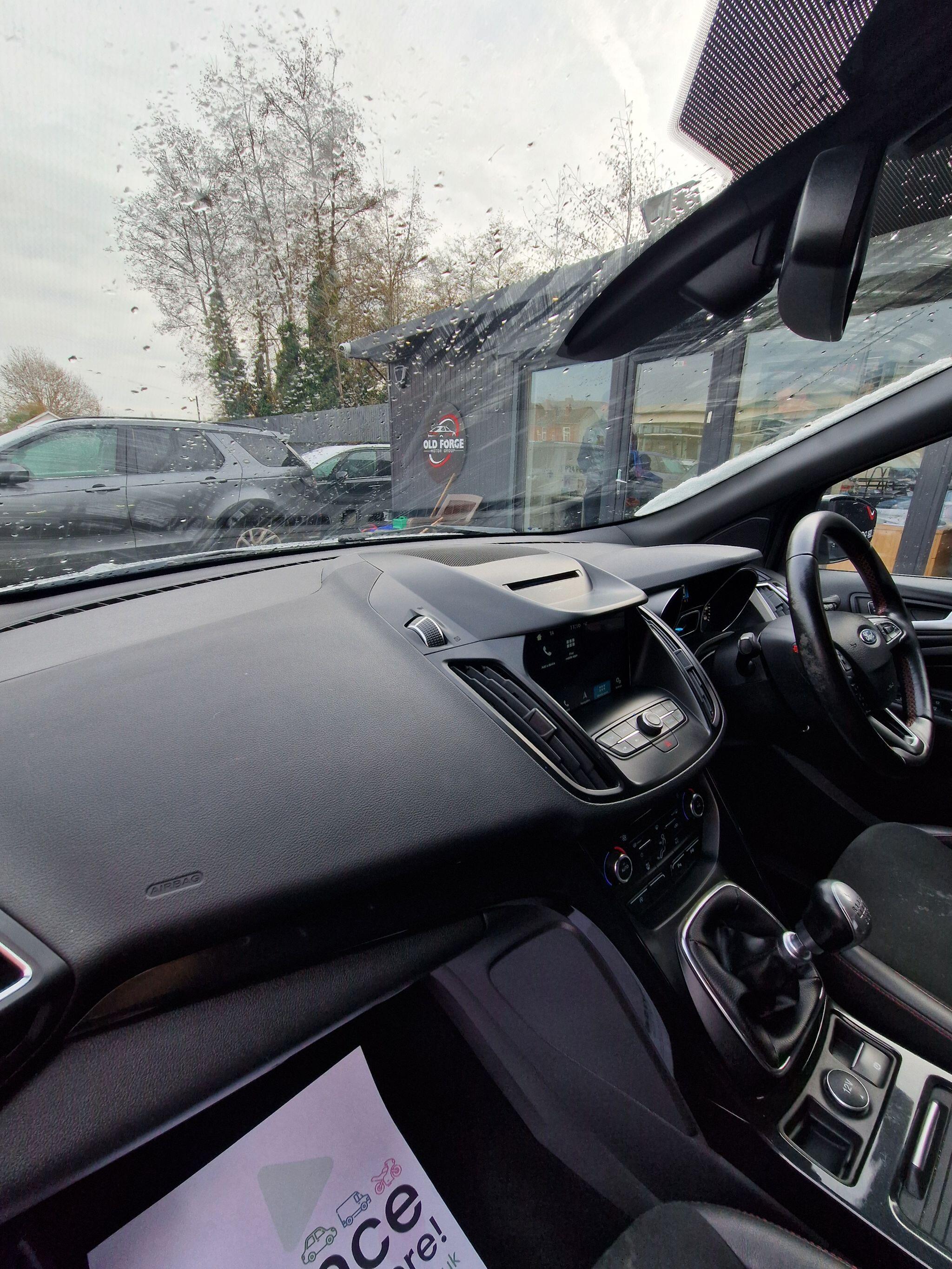 Ford Kuga - Image 35