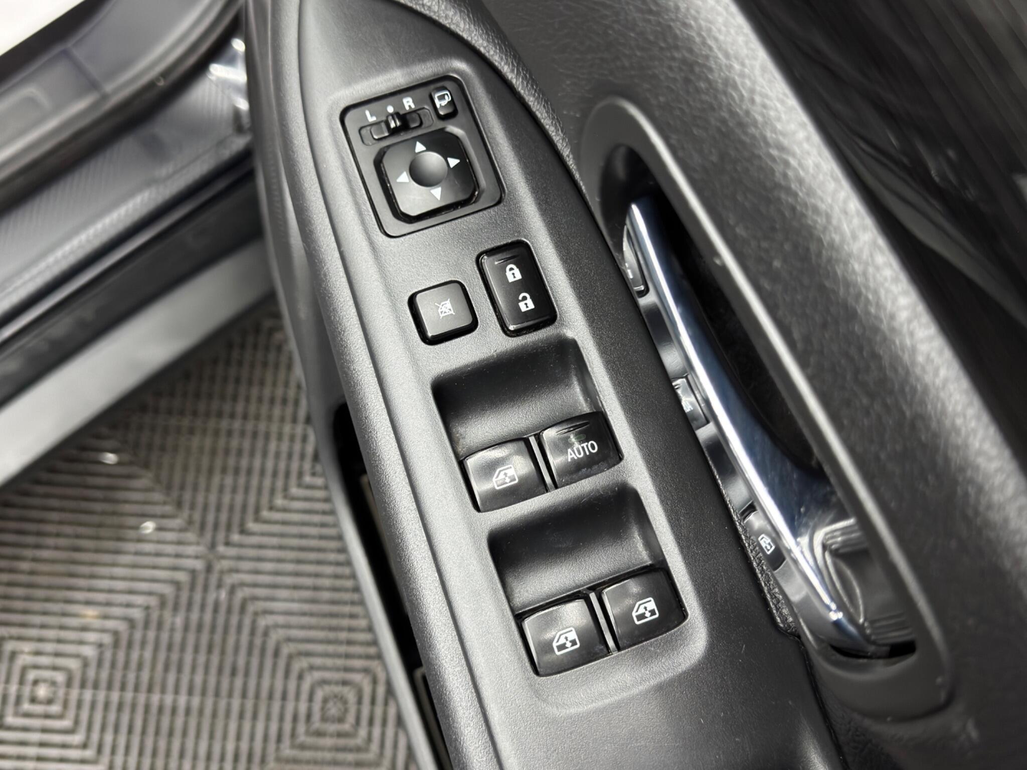 Mitsubishi Outlander - Image 37