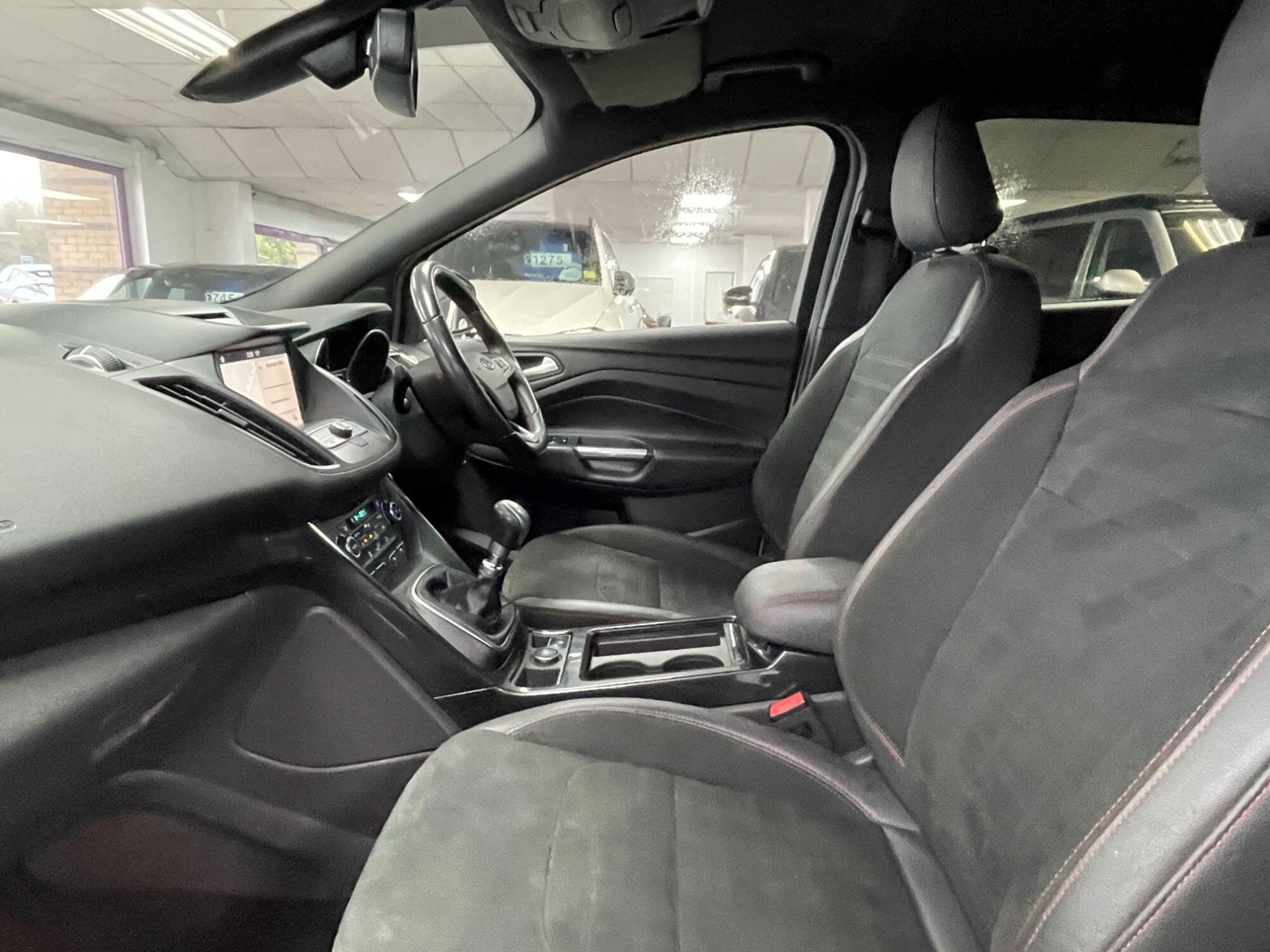 Ford Kuga - Image 32