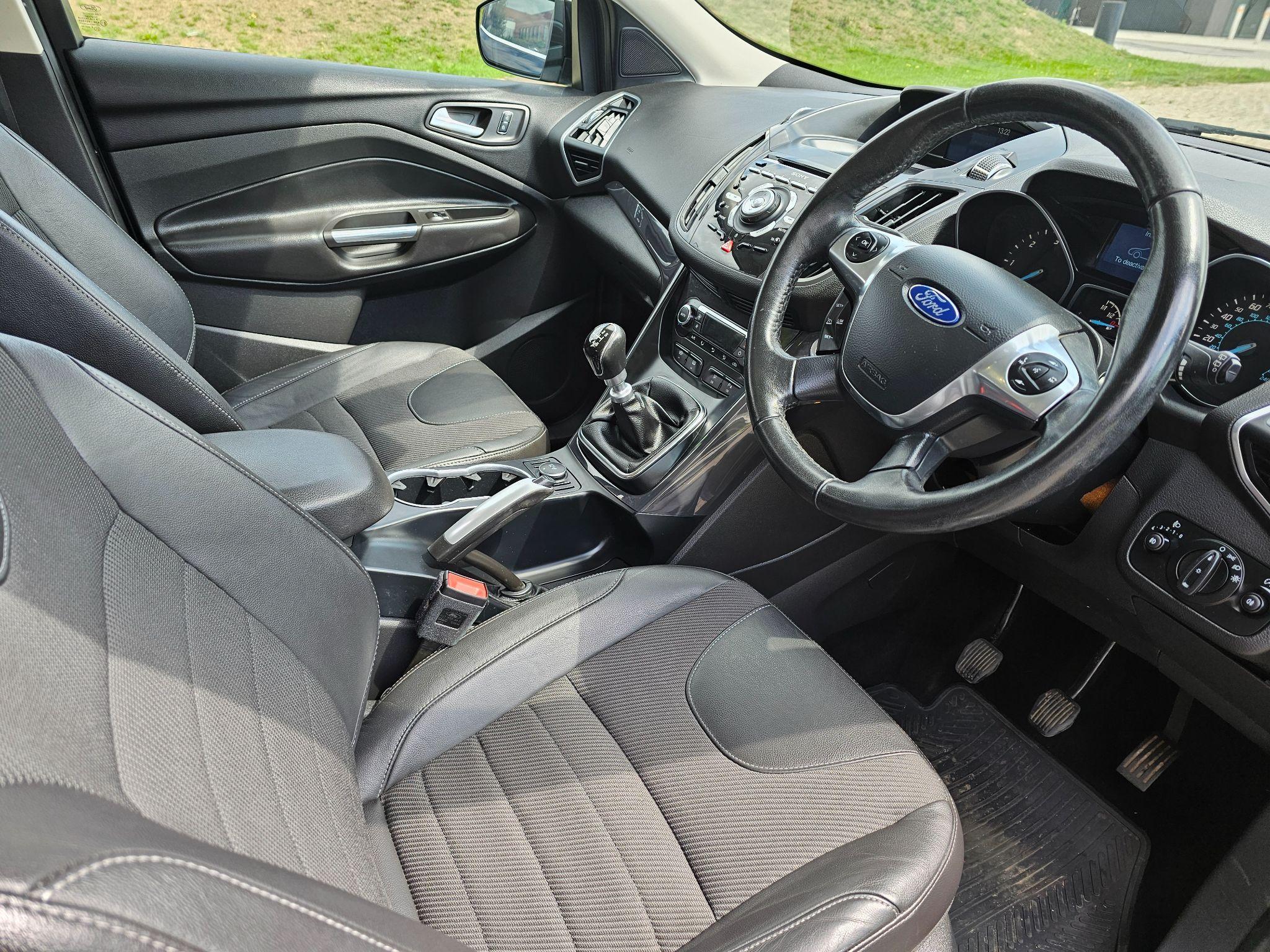 Ford Kuga - Image 25