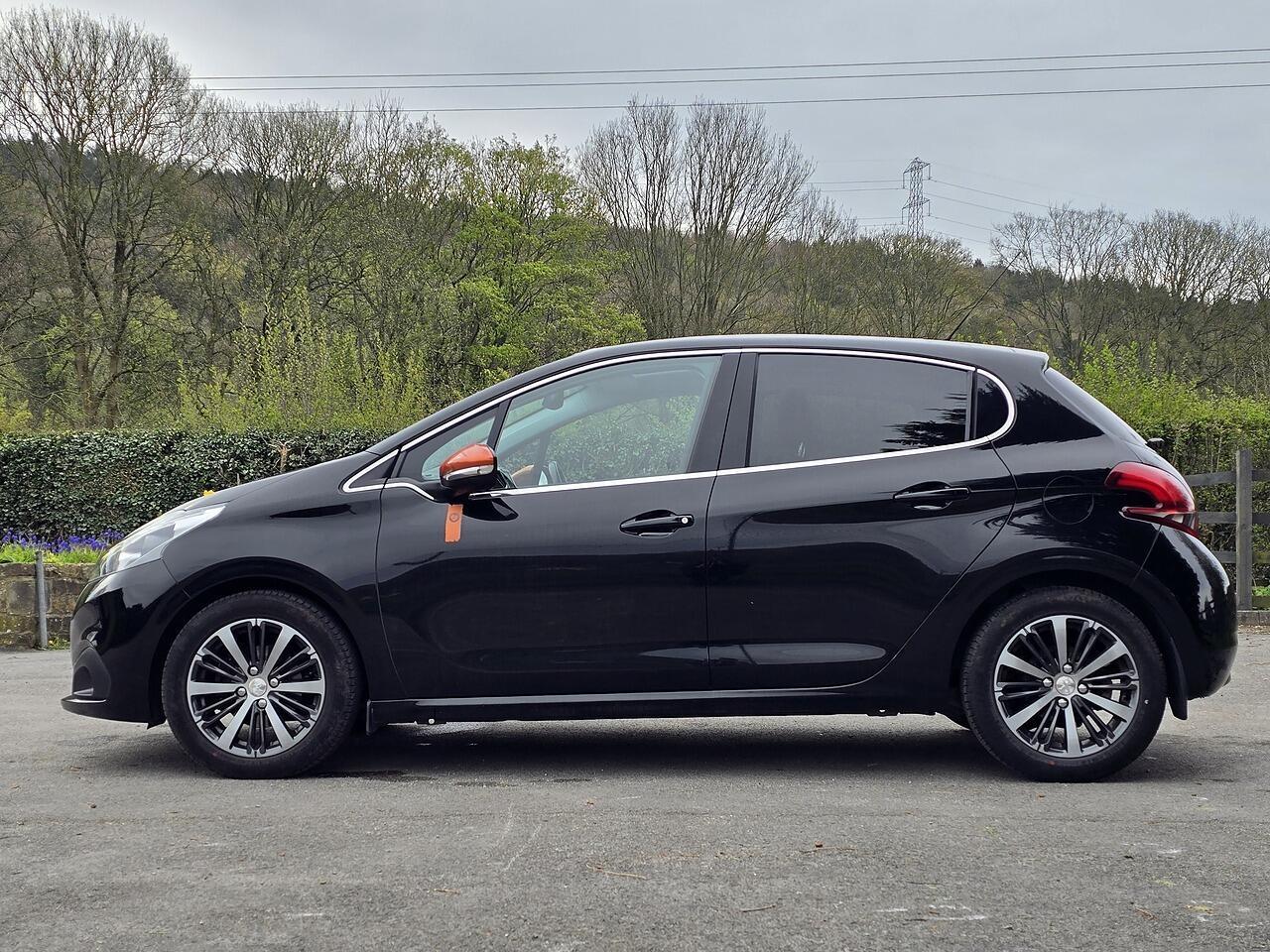 Peugeot 208 - Image 25