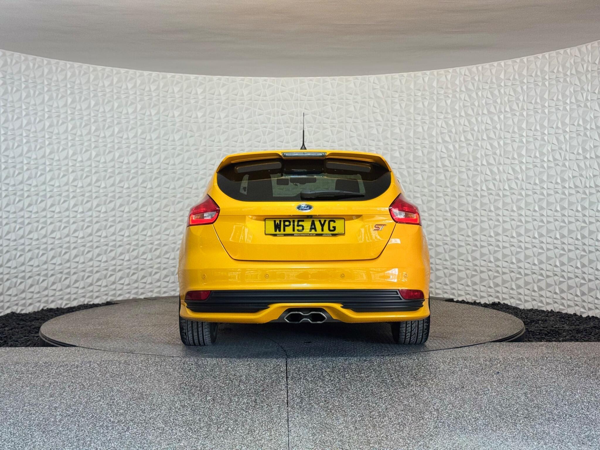 Ford Focus - Image 11