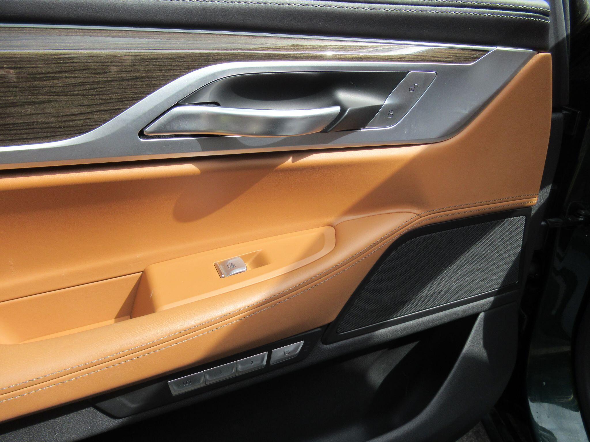 BMW 7 Series - Image 18