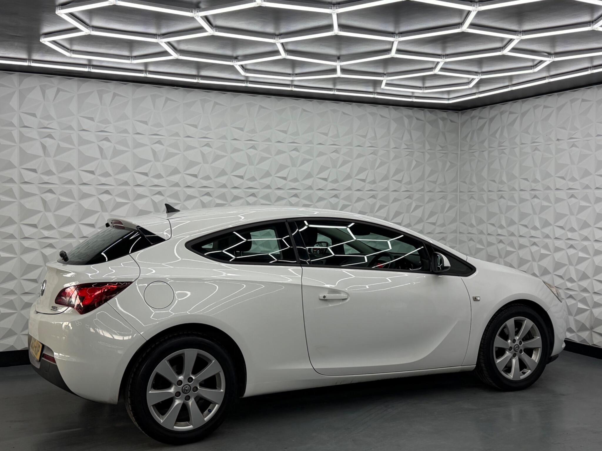 Vauxhall Astra GTC - Image 8