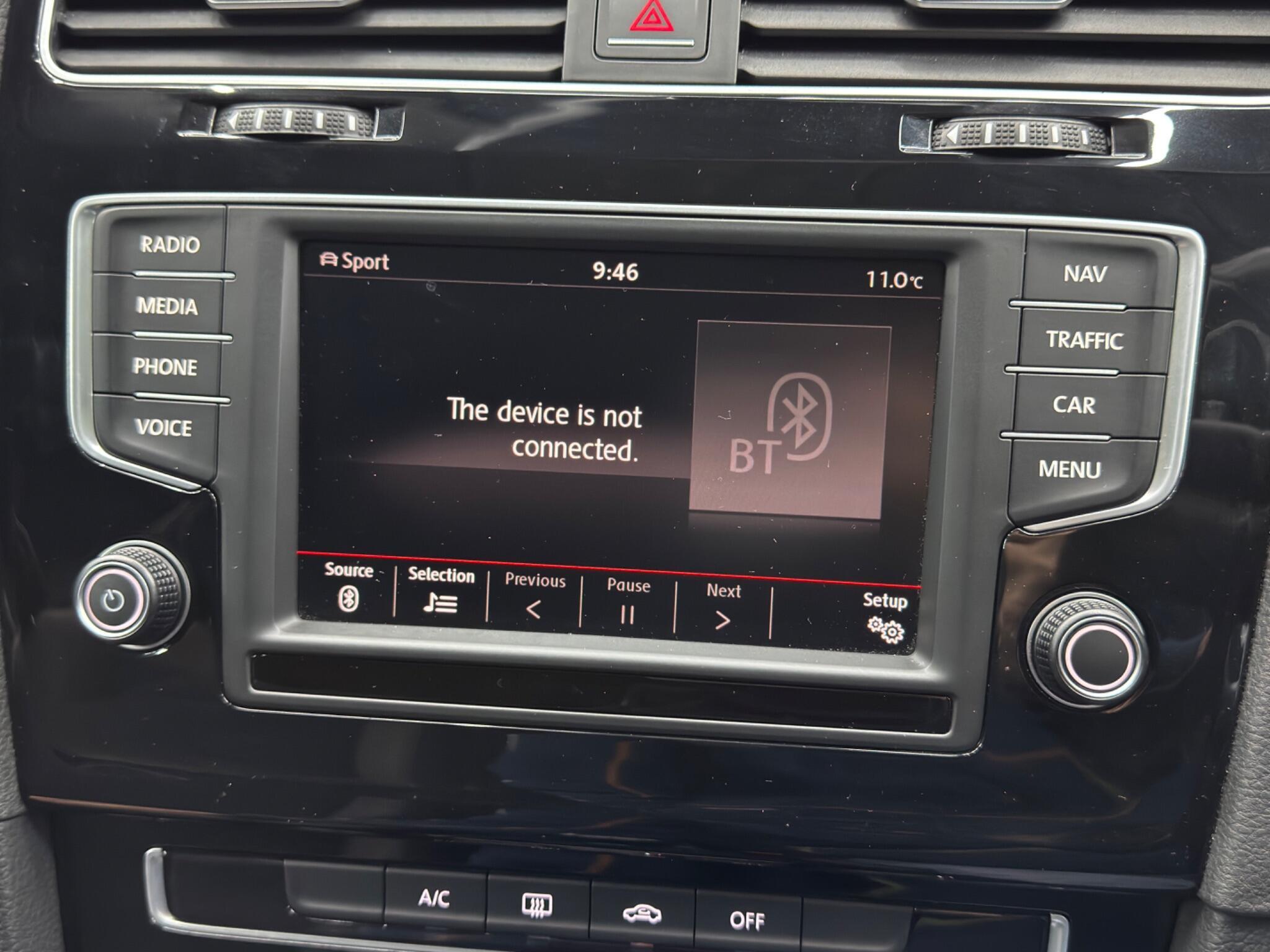 Volkswagen Golf - Image 30