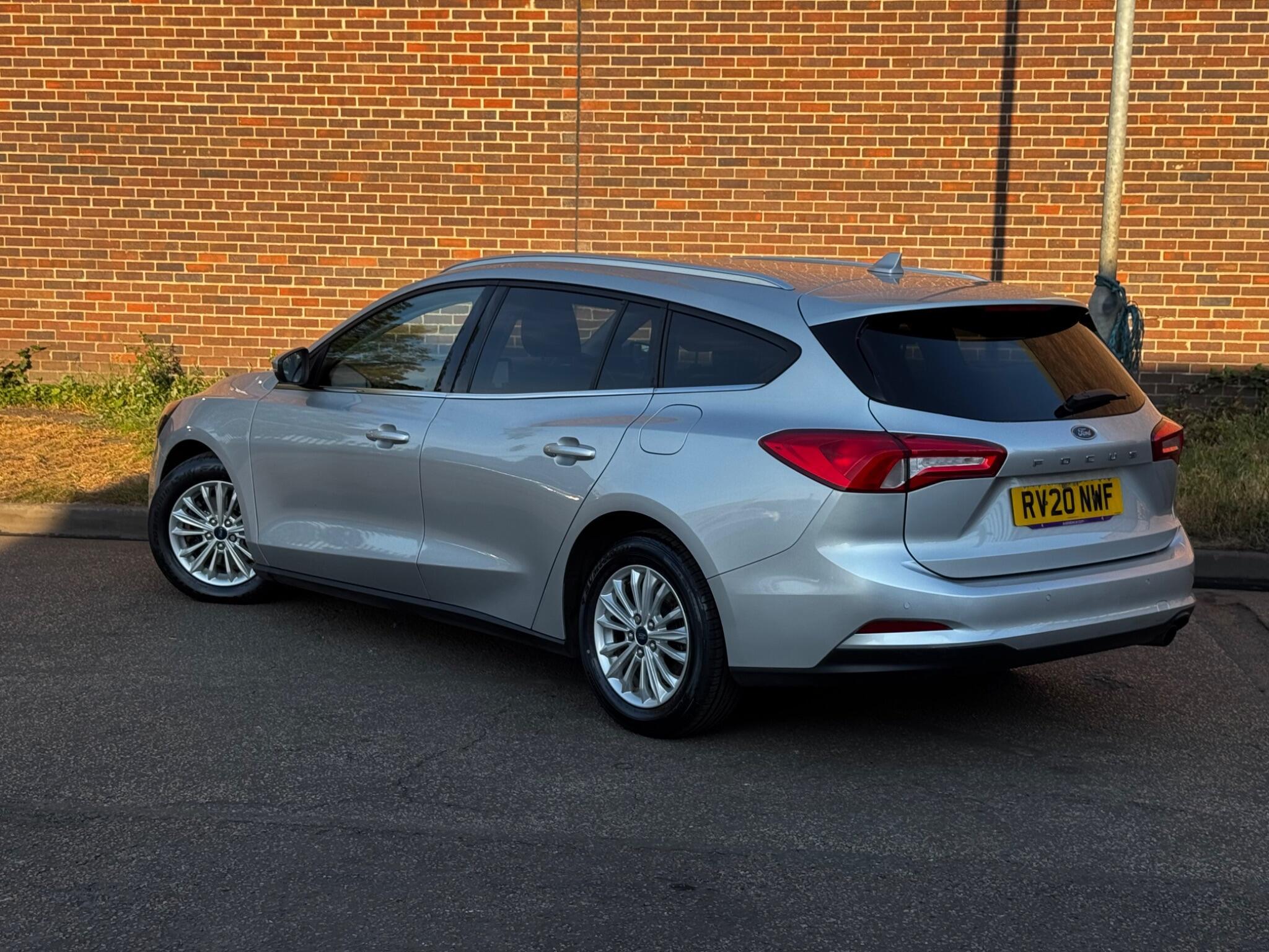Ford Focus - Image 11