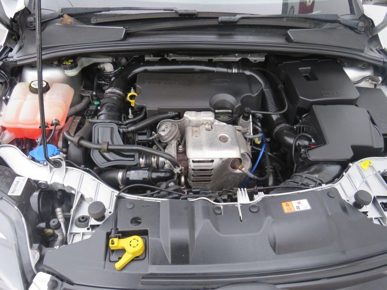 Ford Focus - Image 12
