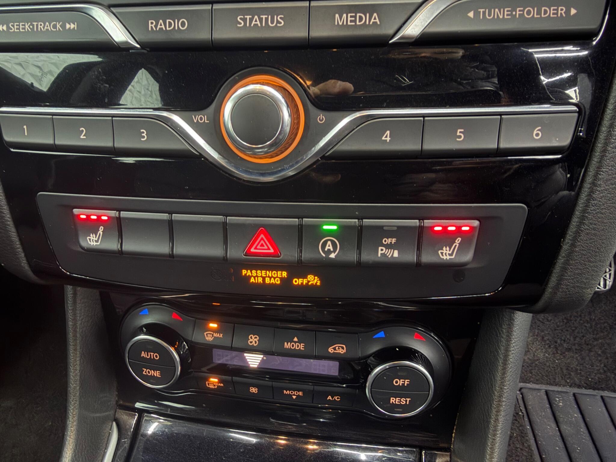 Infiniti Q30 - Image 20