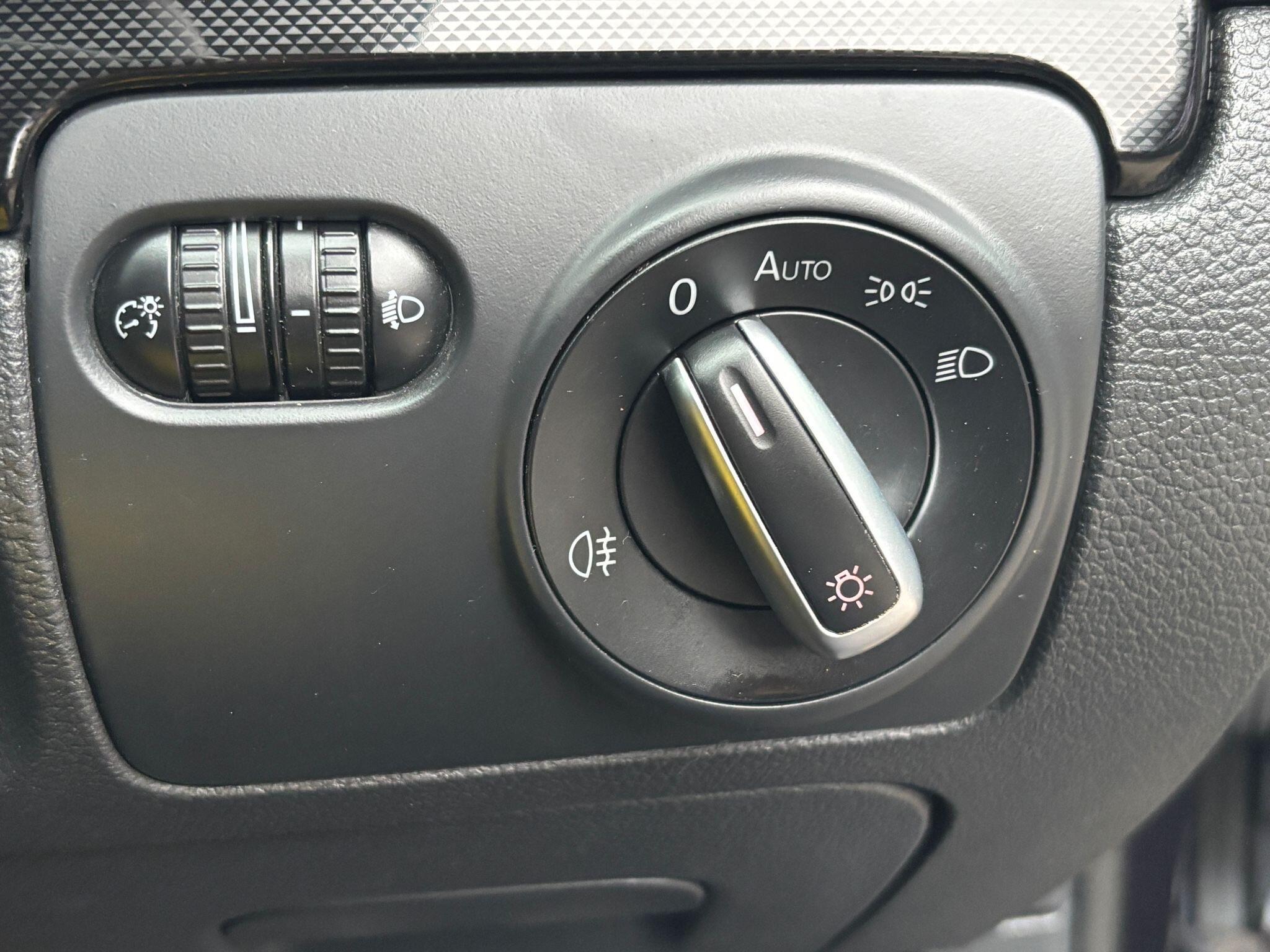 Volkswagen Golf - Image 39