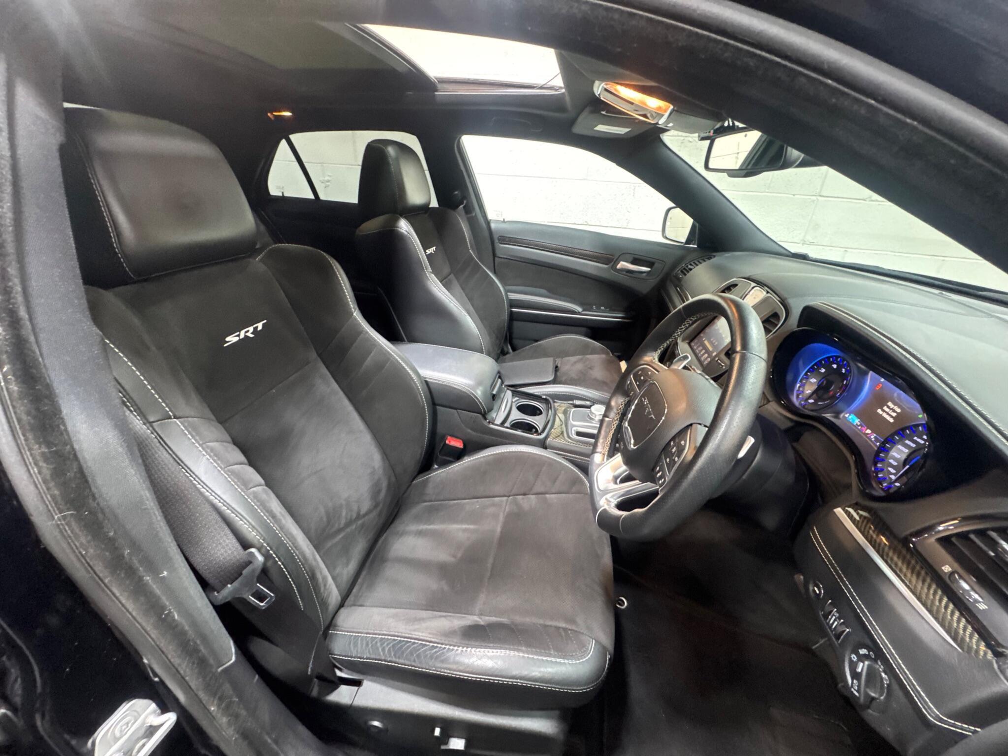 Chrysler 300C - Image 8