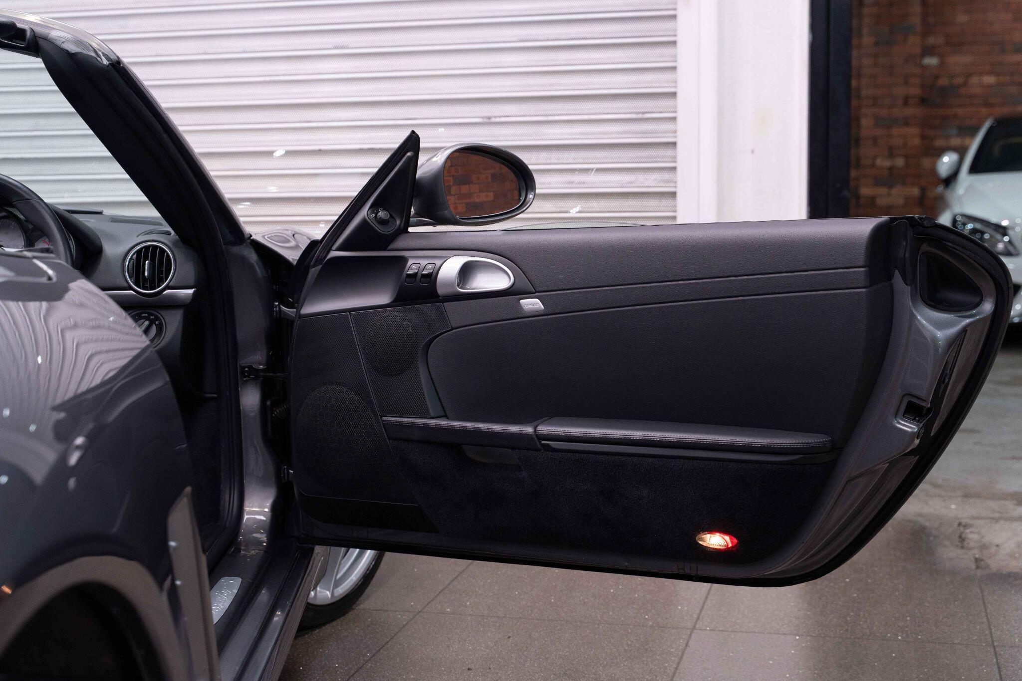 Porsche Boxster - Image 19