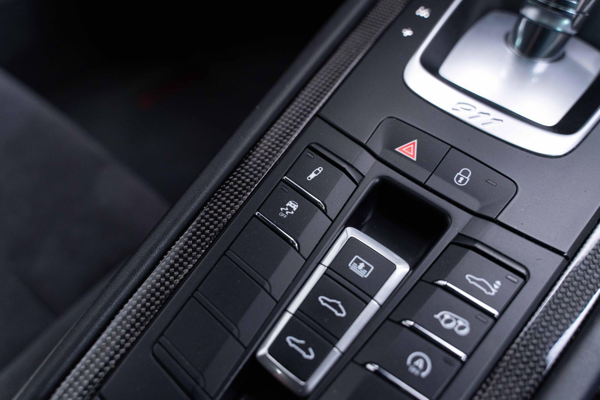 Porsche 911 - Image 20