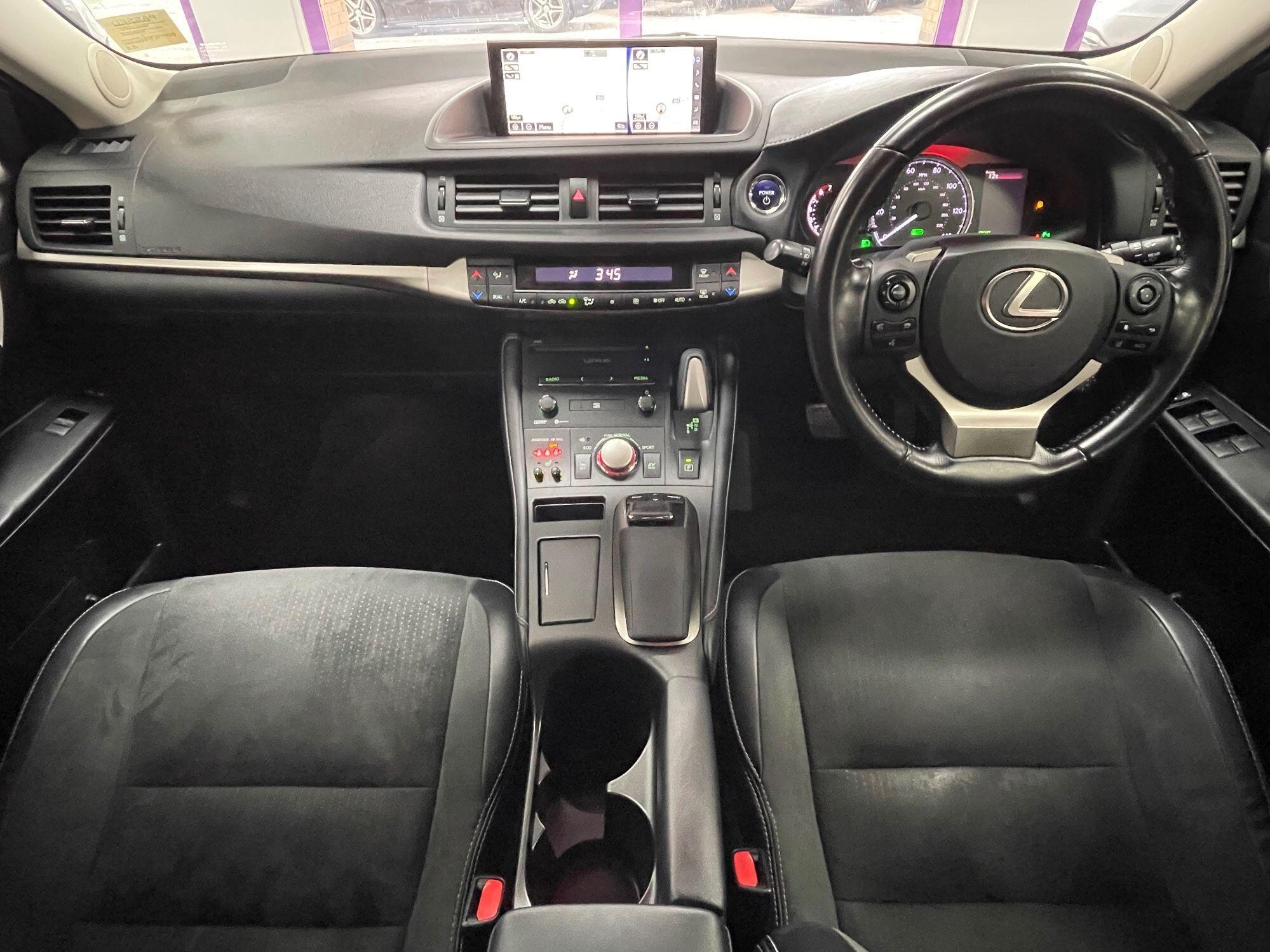 Lexus CT - Image 2