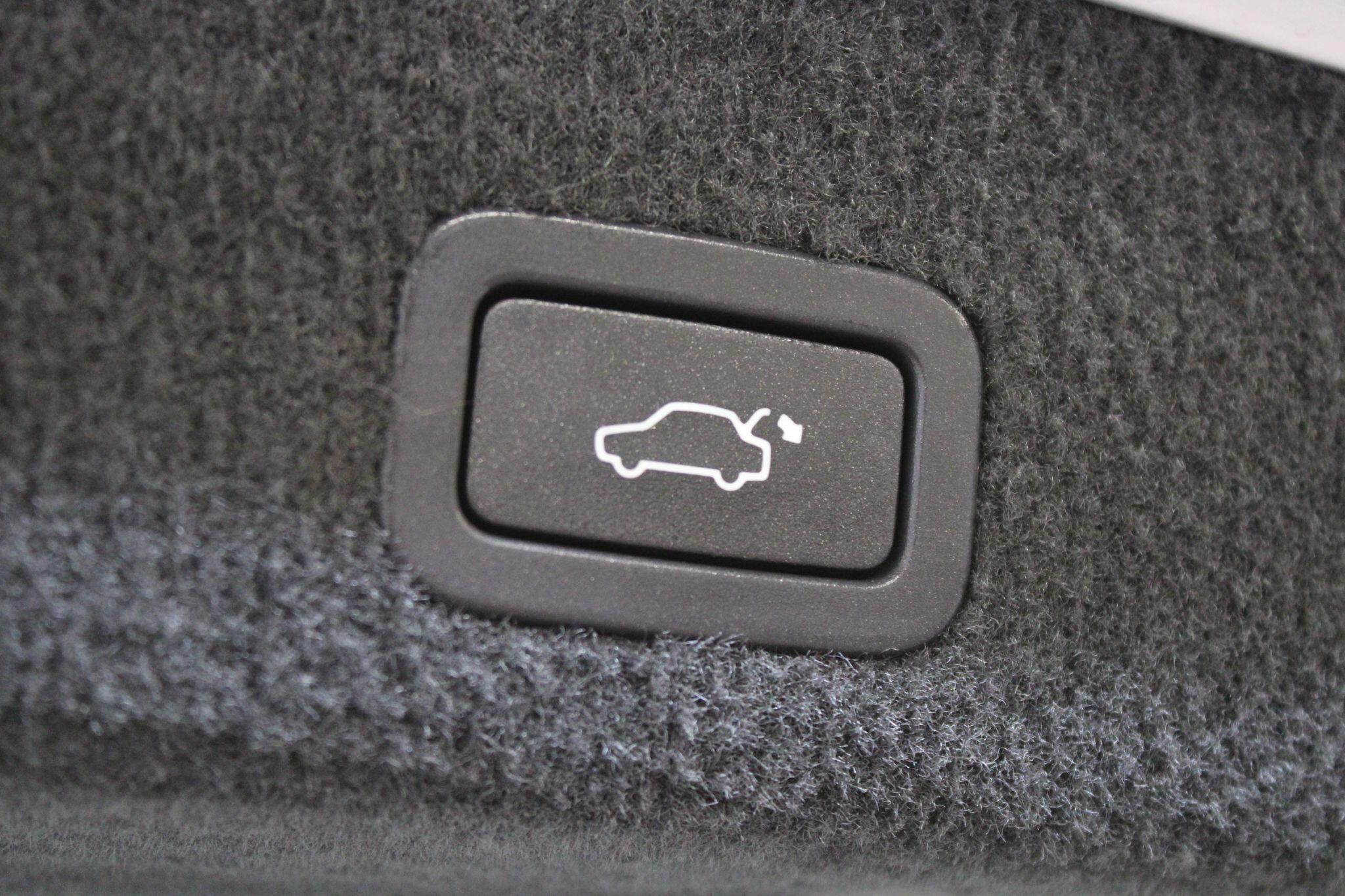 Volvo XC70 - Image 17