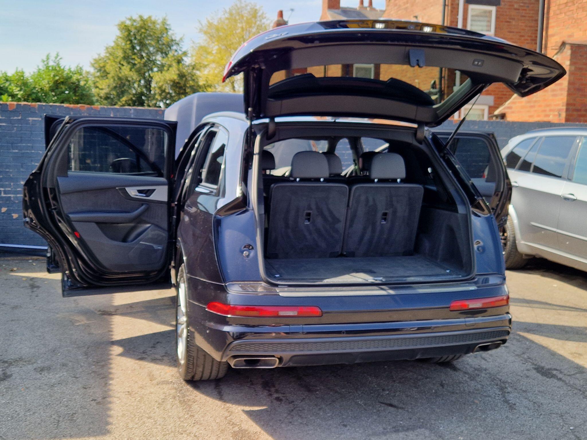 Audi Q7 - Image 9