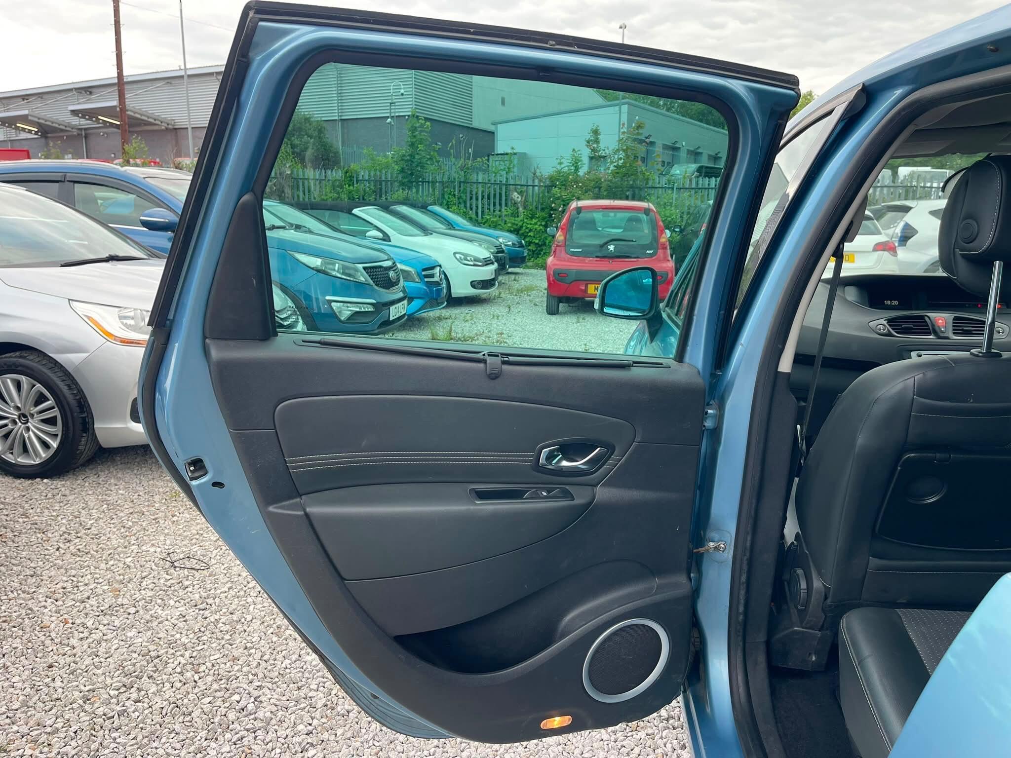 Renault Grand Scenic - Image 20