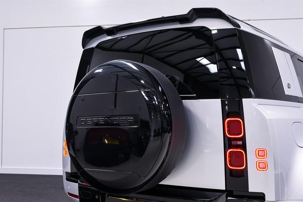 Land Rover Defender 110 - Image 14