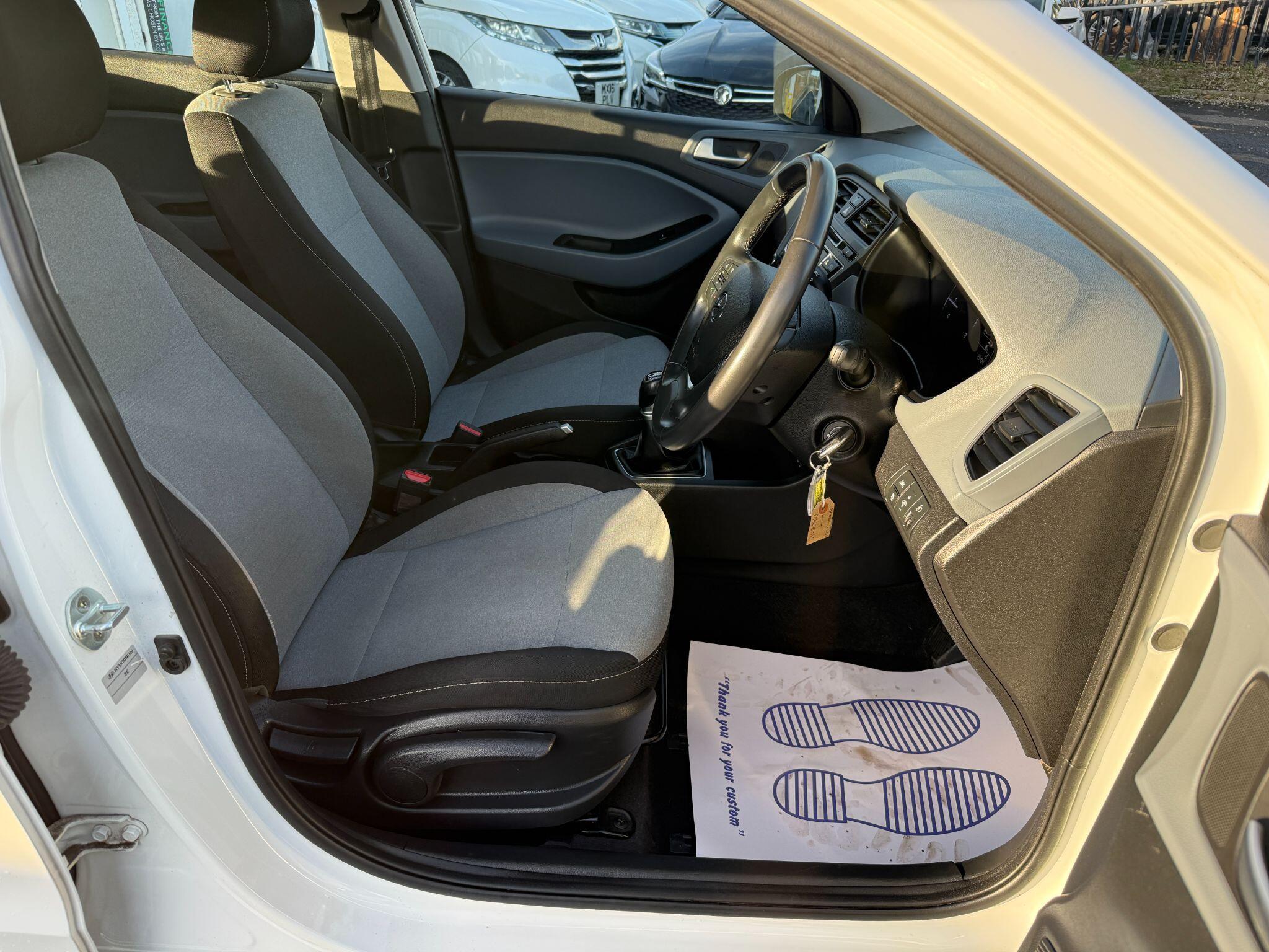 Hyundai i20 - Image 30