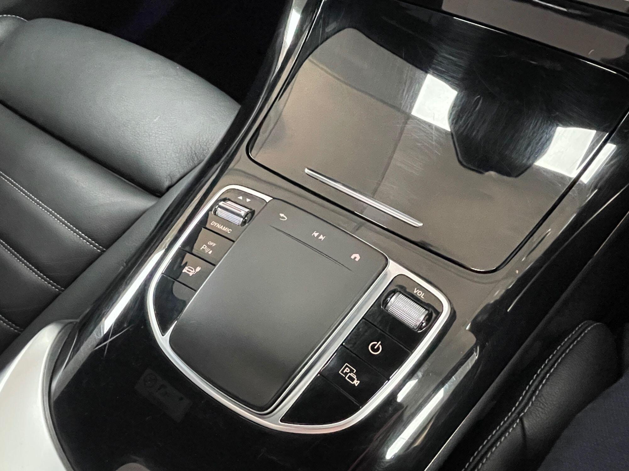 Mercedes Eqc - Image 46