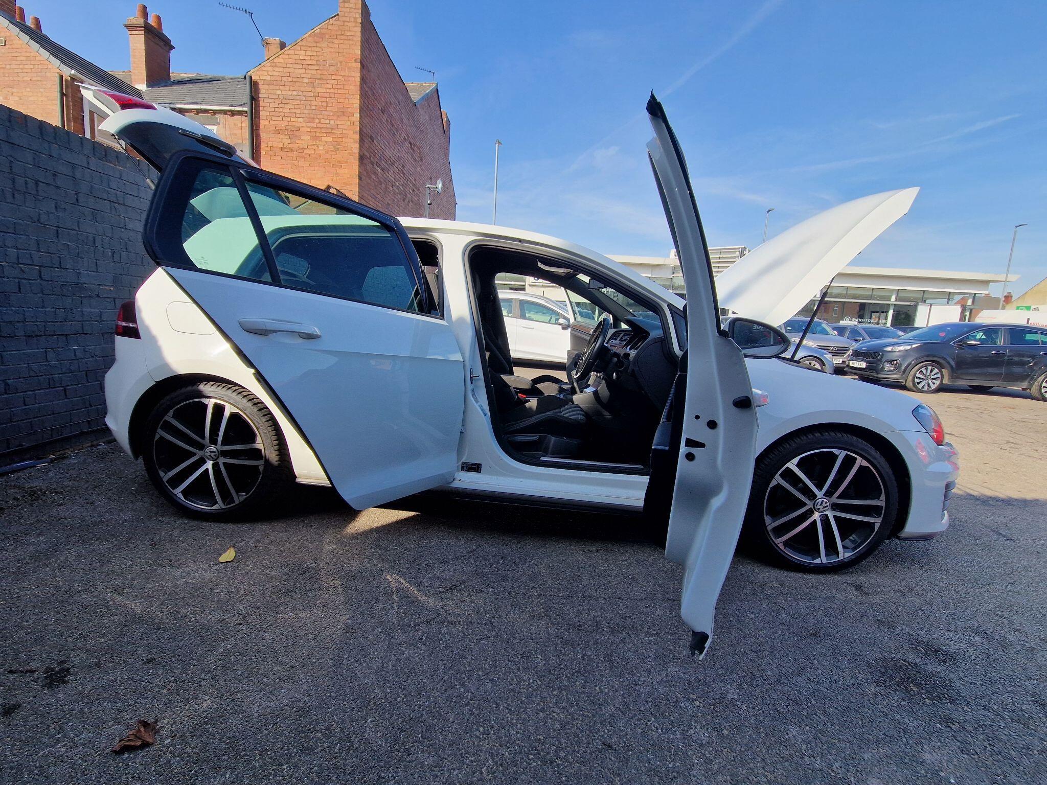 Volkswagen Golf - Image 27